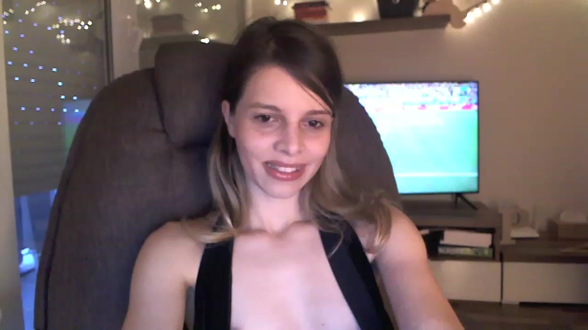 Gallery image thumbnail from Heaven_hot's myfreecams stream on, 12/10/2022, 14:49 image 1 of 20