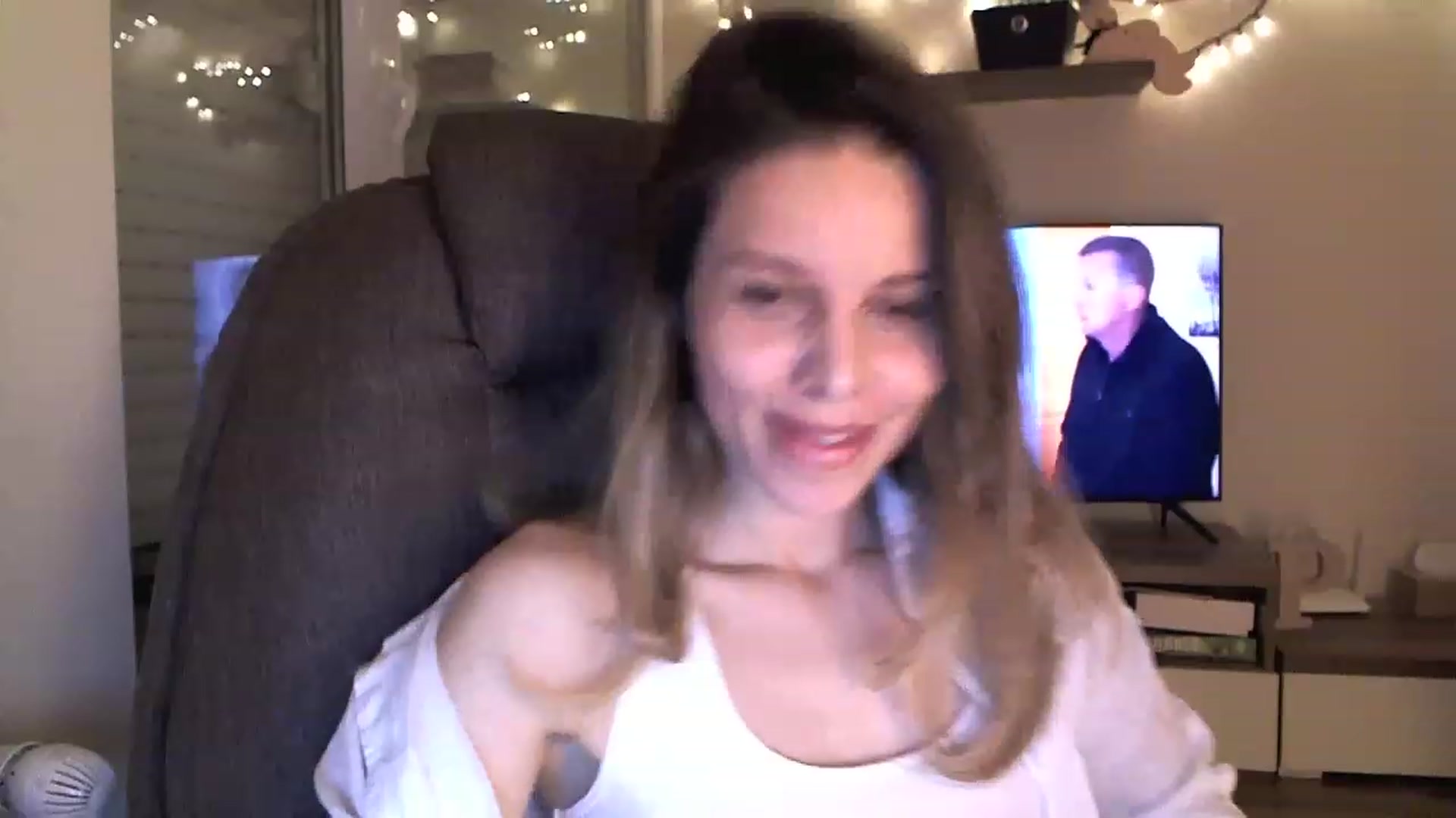 Gallery image thumbnail from Heaven_hot's myfreecams stream on, 12/11/2022, 17:43 image 17 of 20