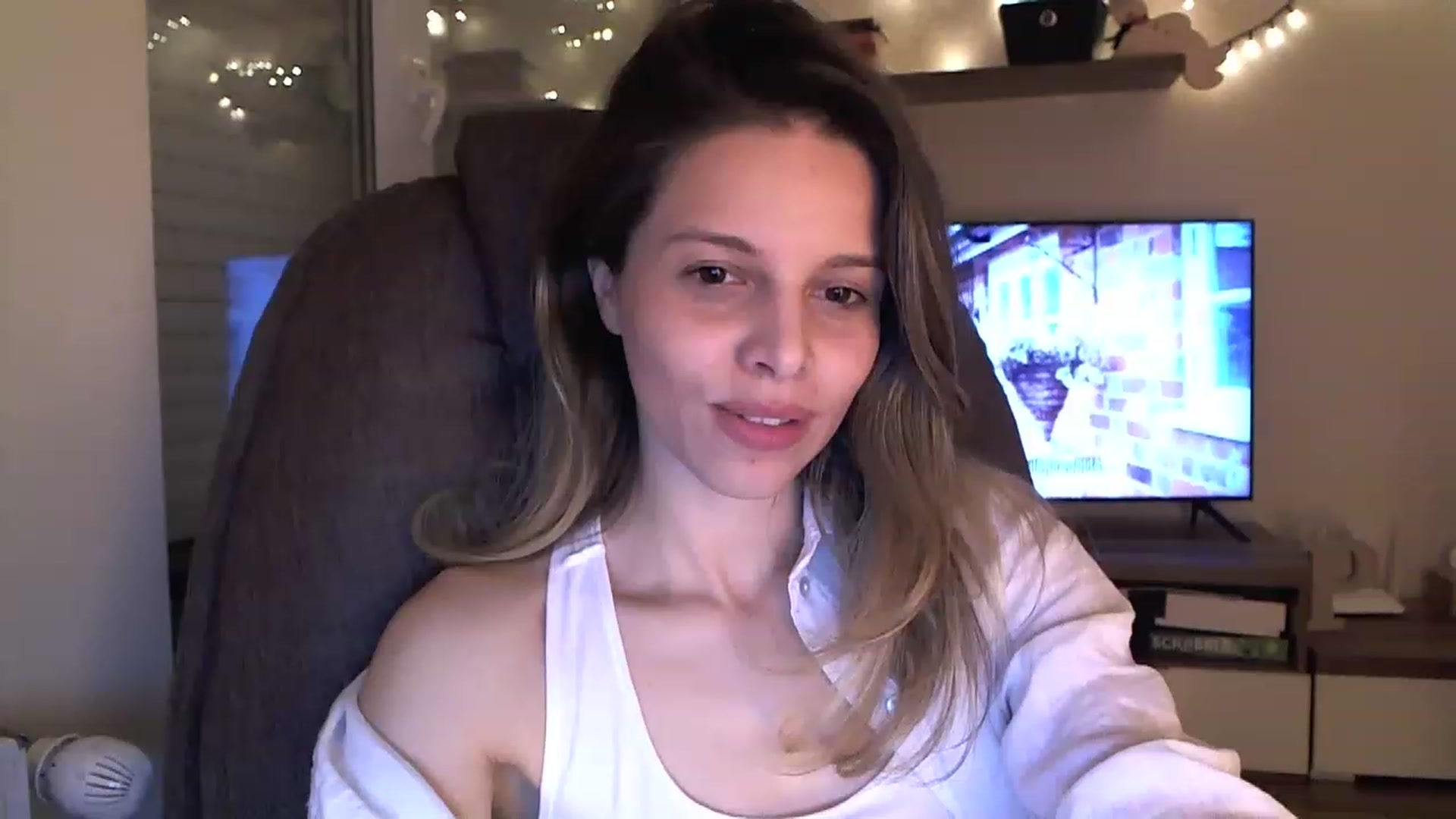 Gallery image thumbnail from Heaven_hot's myfreecams stream on, 12/11/2022, 17:43 image 19 of 20
