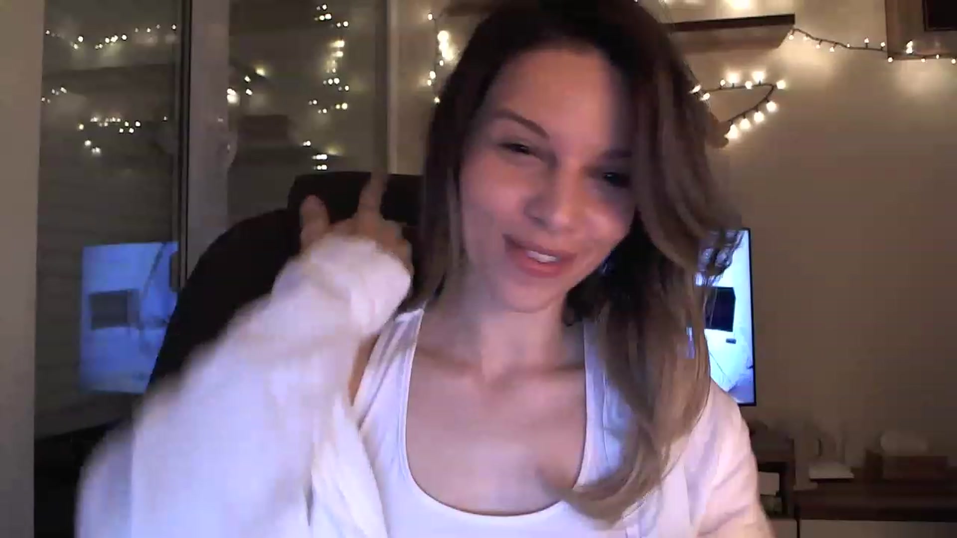 Gallery image thumbnail from Heaven_hot's myfreecams stream on, 12/11/2022, 17:43 image 5 of 20