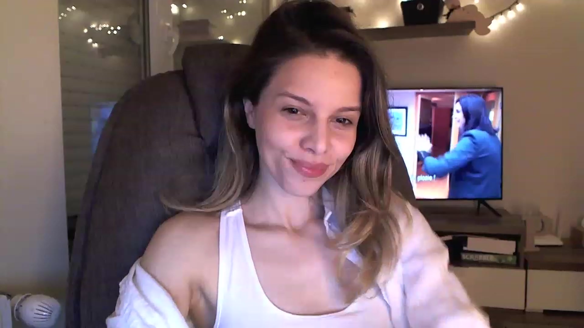 Gallery image thumbnail from Heaven_hot's myfreecams stream on, 12/11/2022, 17:43 image 18 of 20