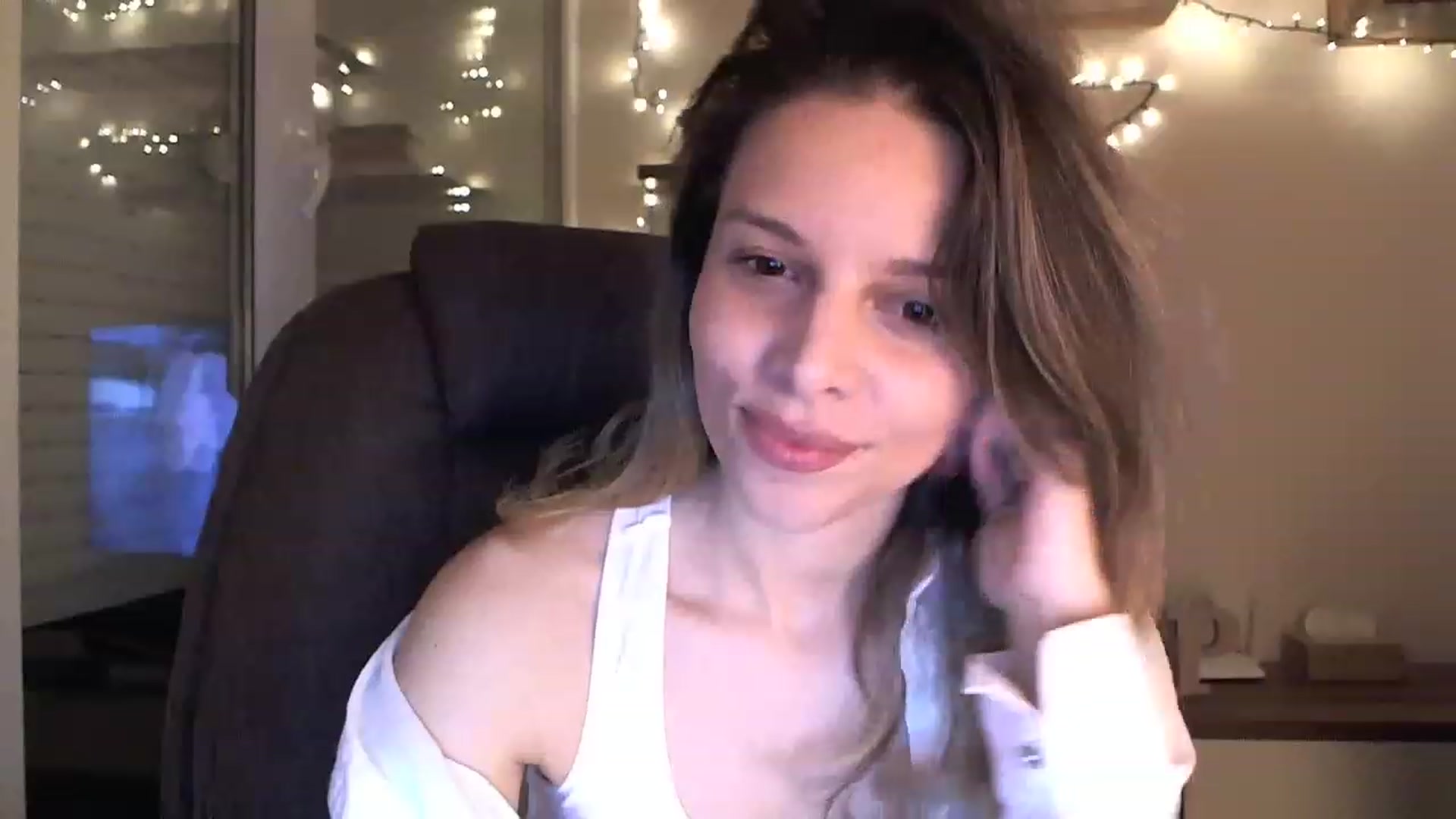 Gallery image thumbnail from Heaven_hot's myfreecams stream on, 12/11/2022, 17:43 image 13 of 20