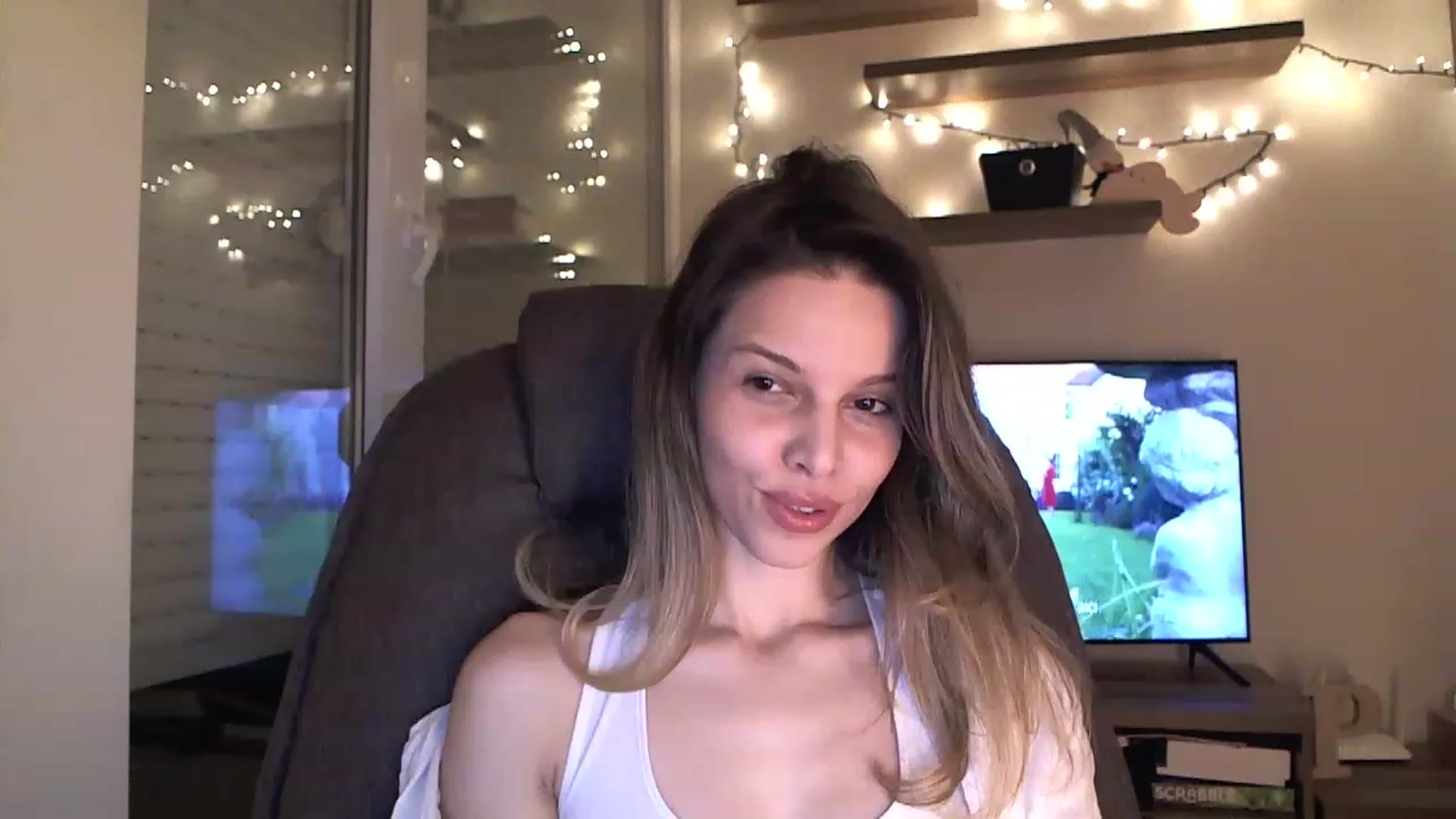 Gallery image thumbnail from Heaven_hot's myfreecams stream on, 12/11/2022, 17:43 image 8 of 20