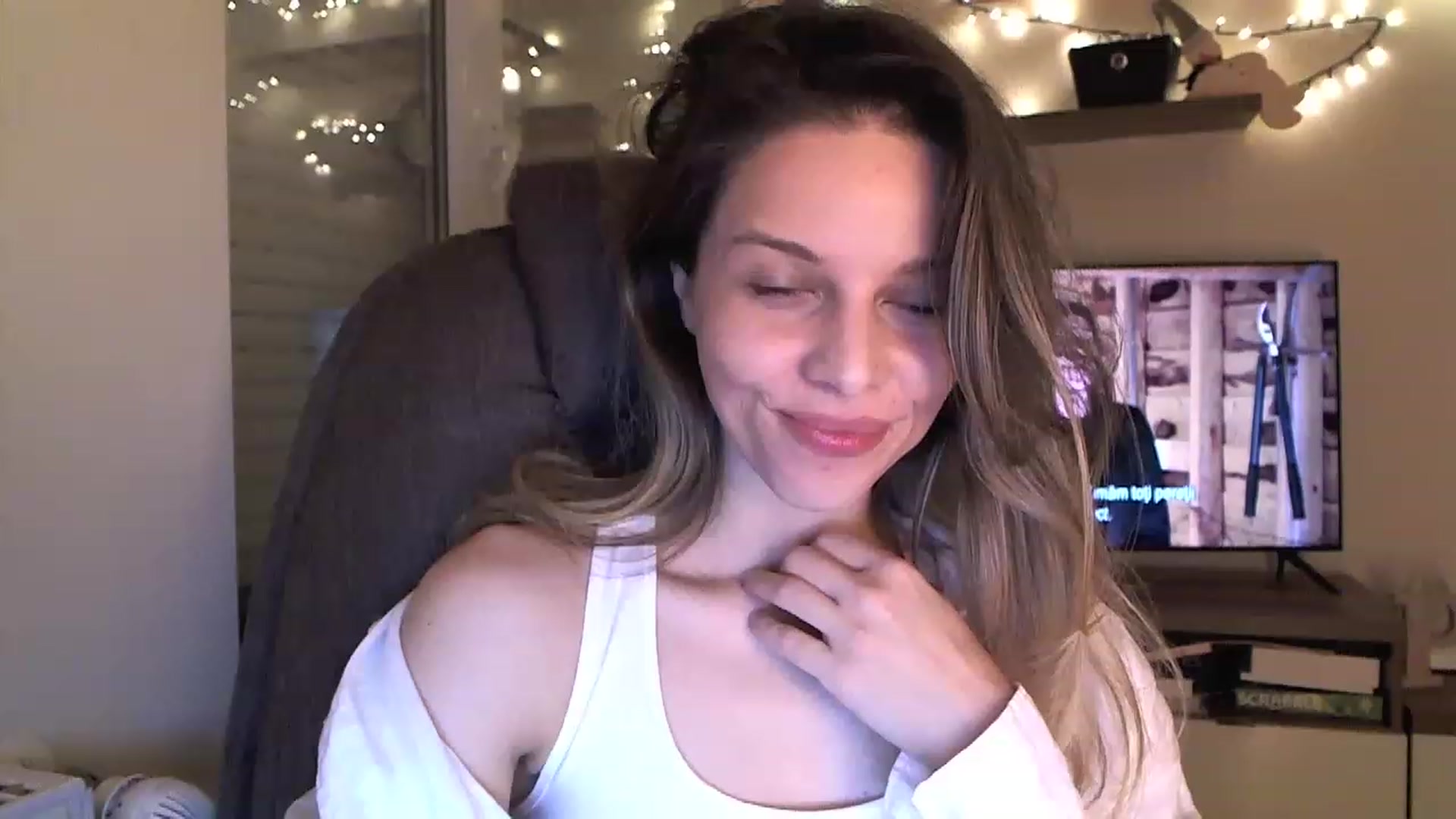 Gallery image thumbnail from Heaven_hot's myfreecams stream on, 12/11/2022, 18:03 image 8 of 20
