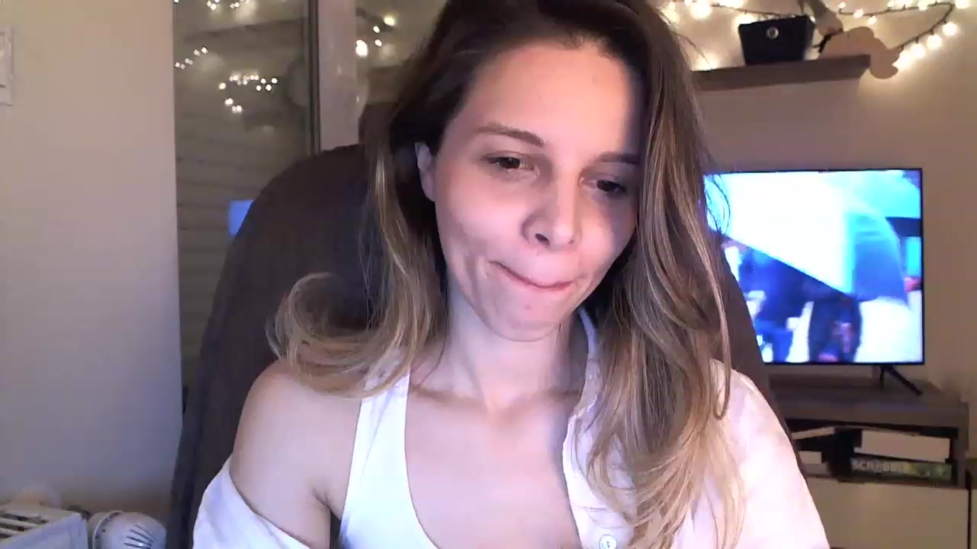 Gallery image thumbnail from Heaven_hot's myfreecams stream on, 12/11/2022, 18:03 image 2 of 20
