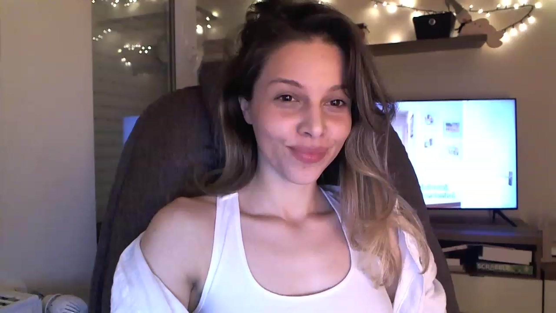 Gallery image thumbnail from Heaven_hot's myfreecams stream on, 12/11/2022, 18:03 image 6 of 20