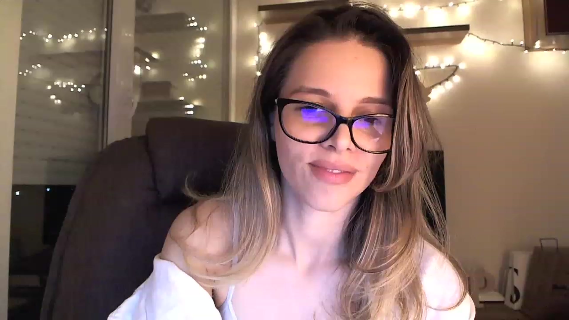 Gallery image thumbnail from Heaven_hot's myfreecams stream on, 12/12/2022, 18:08 image 9 of 20