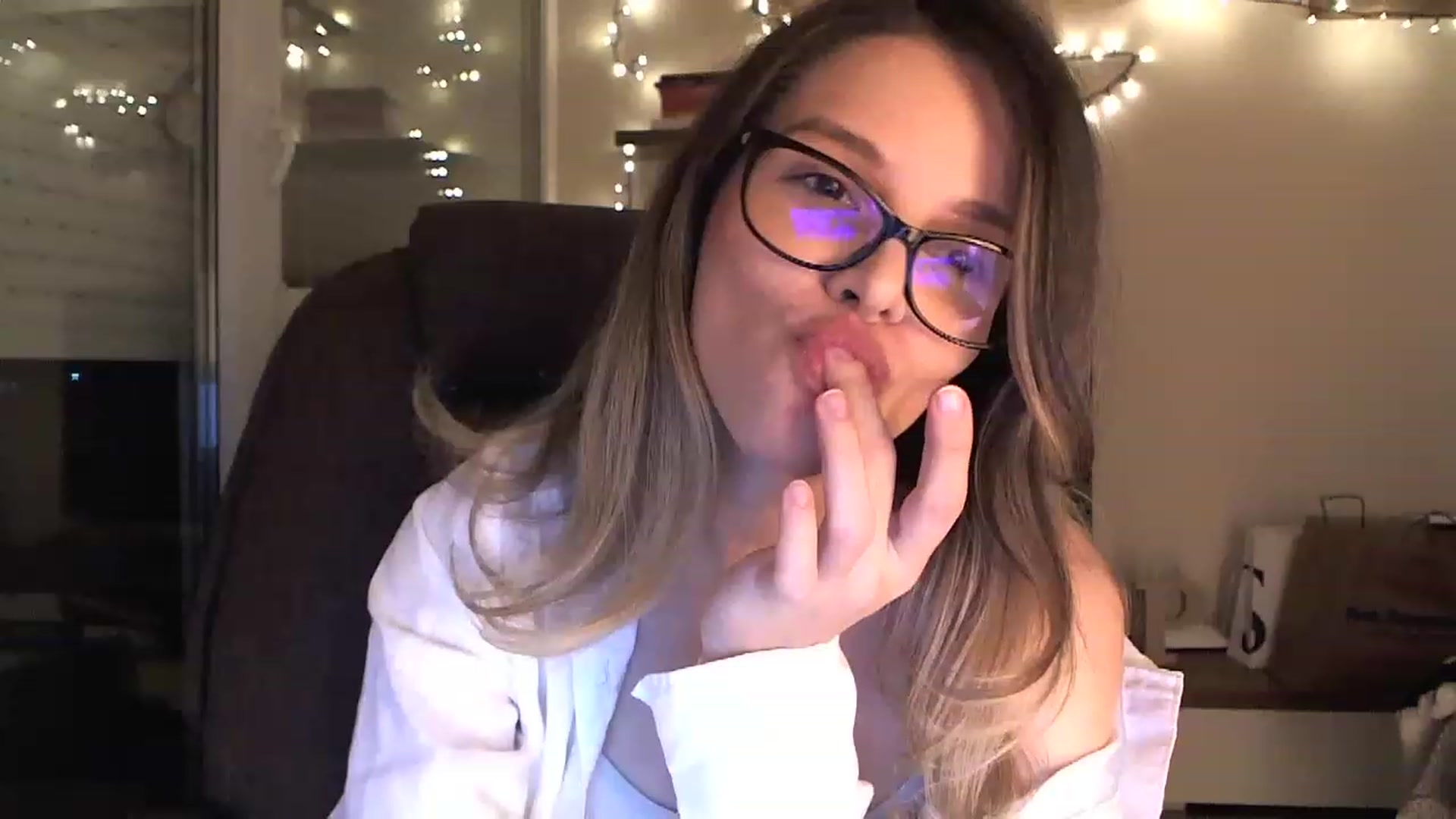 Gallery image thumbnail from Heaven_hot's myfreecams stream on, 12/12/2022, 18:08 image 2 of 20