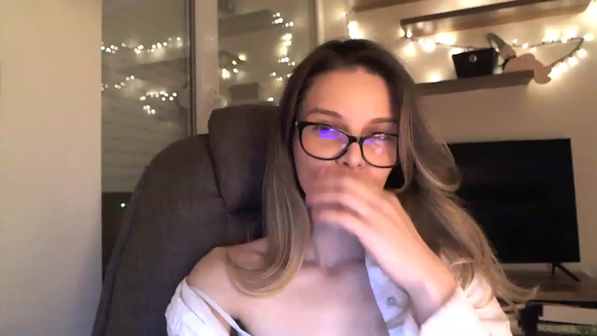 Gallery image thumbnail from Heaven_hot's myfreecams stream on, 12/12/2022, 18:33 image 7 of 20