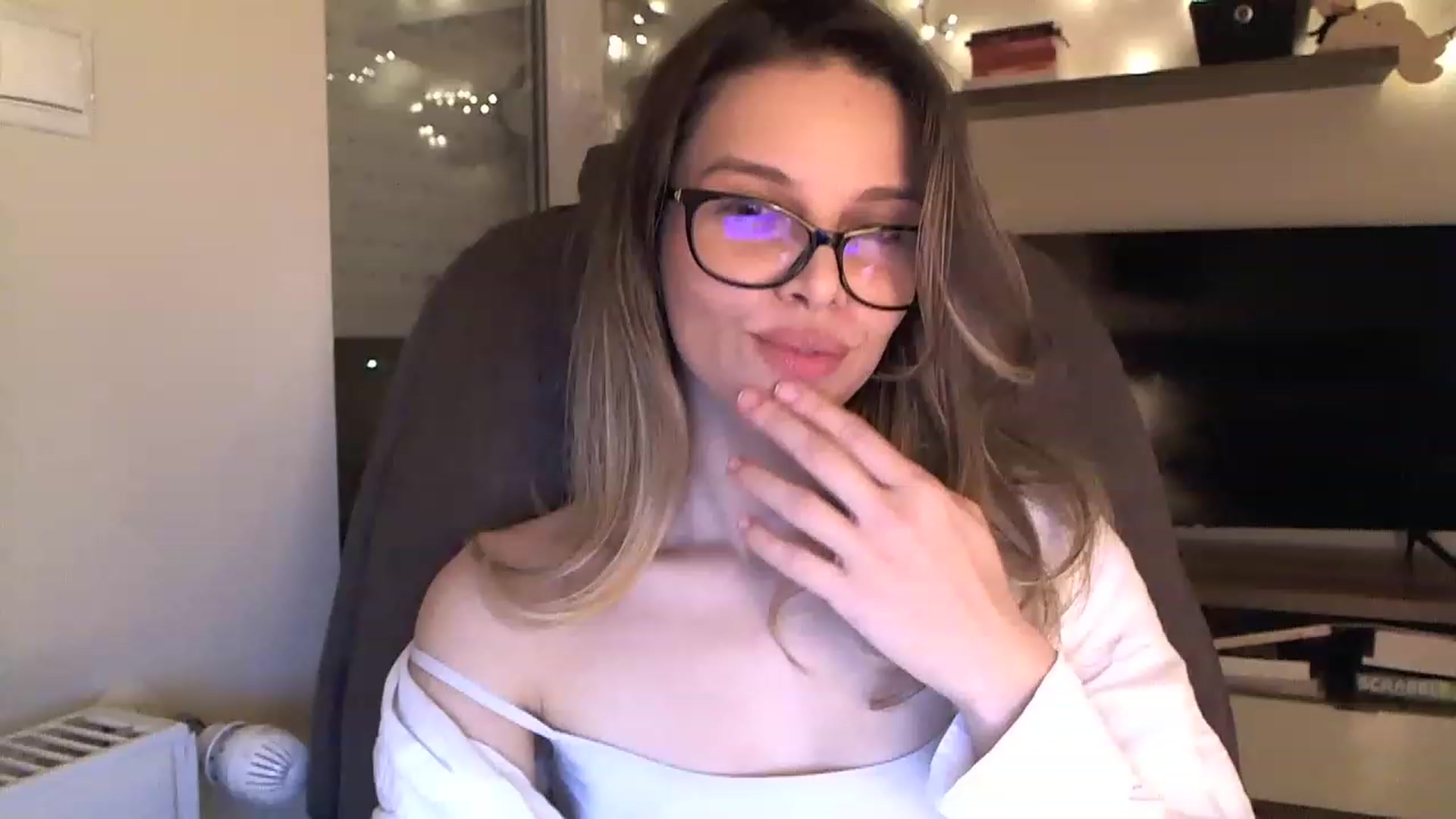 Gallery image thumbnail from Heaven_hot's myfreecams stream on, 12/12/2022, 18:33 image 5 of 20