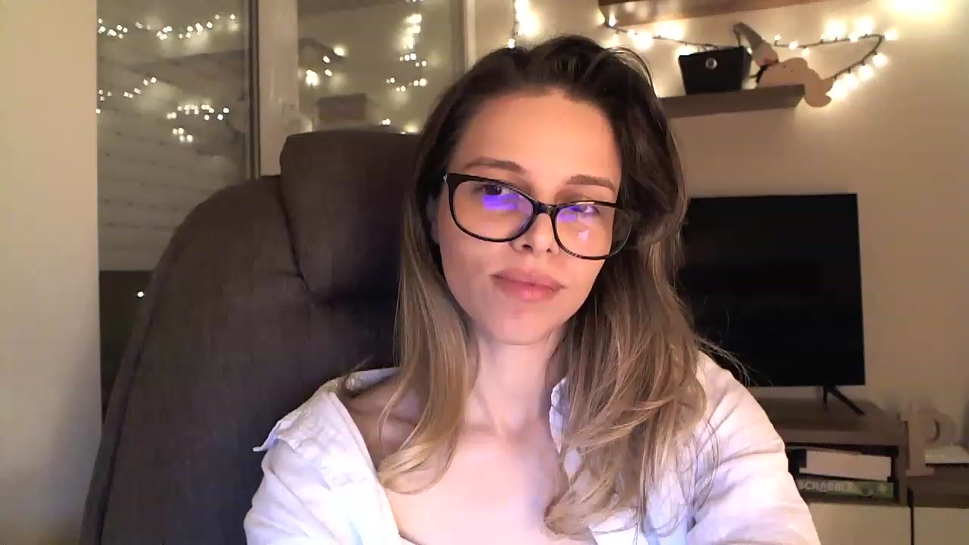 Gallery image thumbnail from Heaven_hot's myfreecams stream on, 12/12/2022, 18:33 image 18 of 20