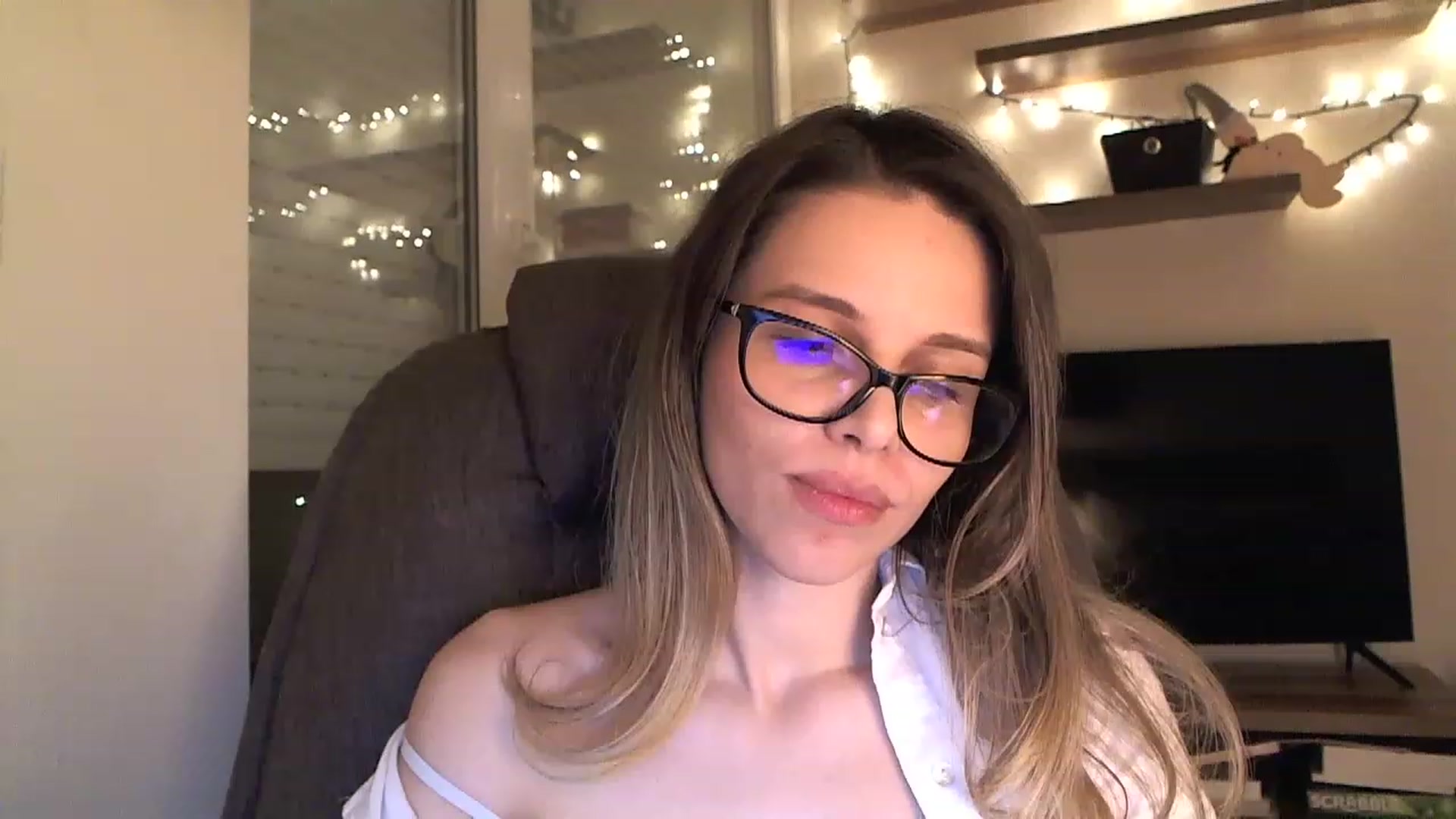 Gallery image thumbnail from Heaven_hot's myfreecams stream on, 12/12/2022, 18:33 image 9 of 20