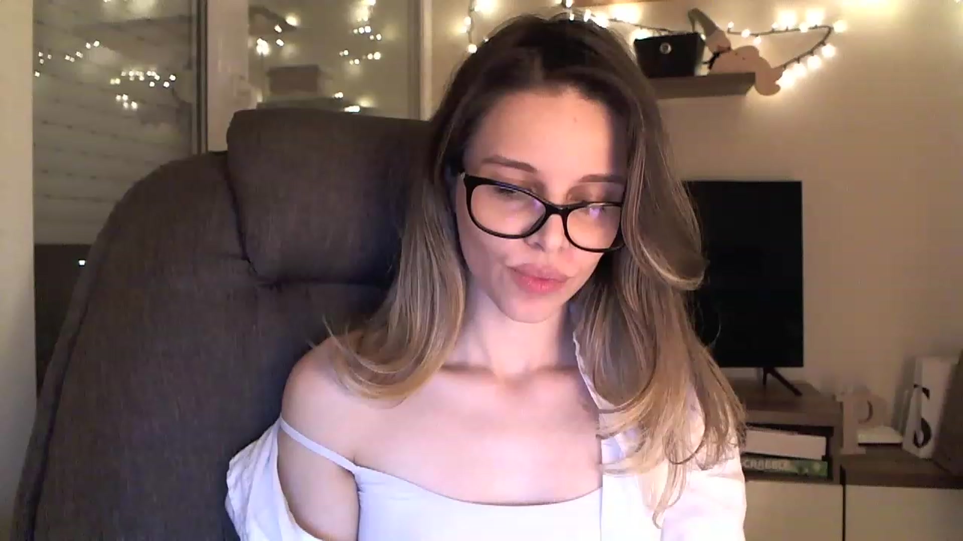 Gallery image thumbnail from Heaven_hot's myfreecams stream on, 12/12/2022, 18:33 image 2 of 20