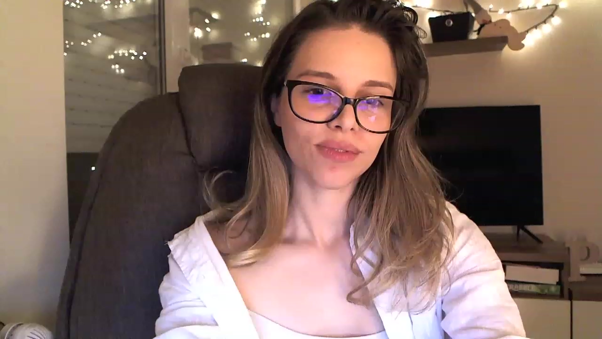 Gallery image thumbnail from Heaven_hot's myfreecams stream on, 12/12/2022, 18:33 image 15 of 20