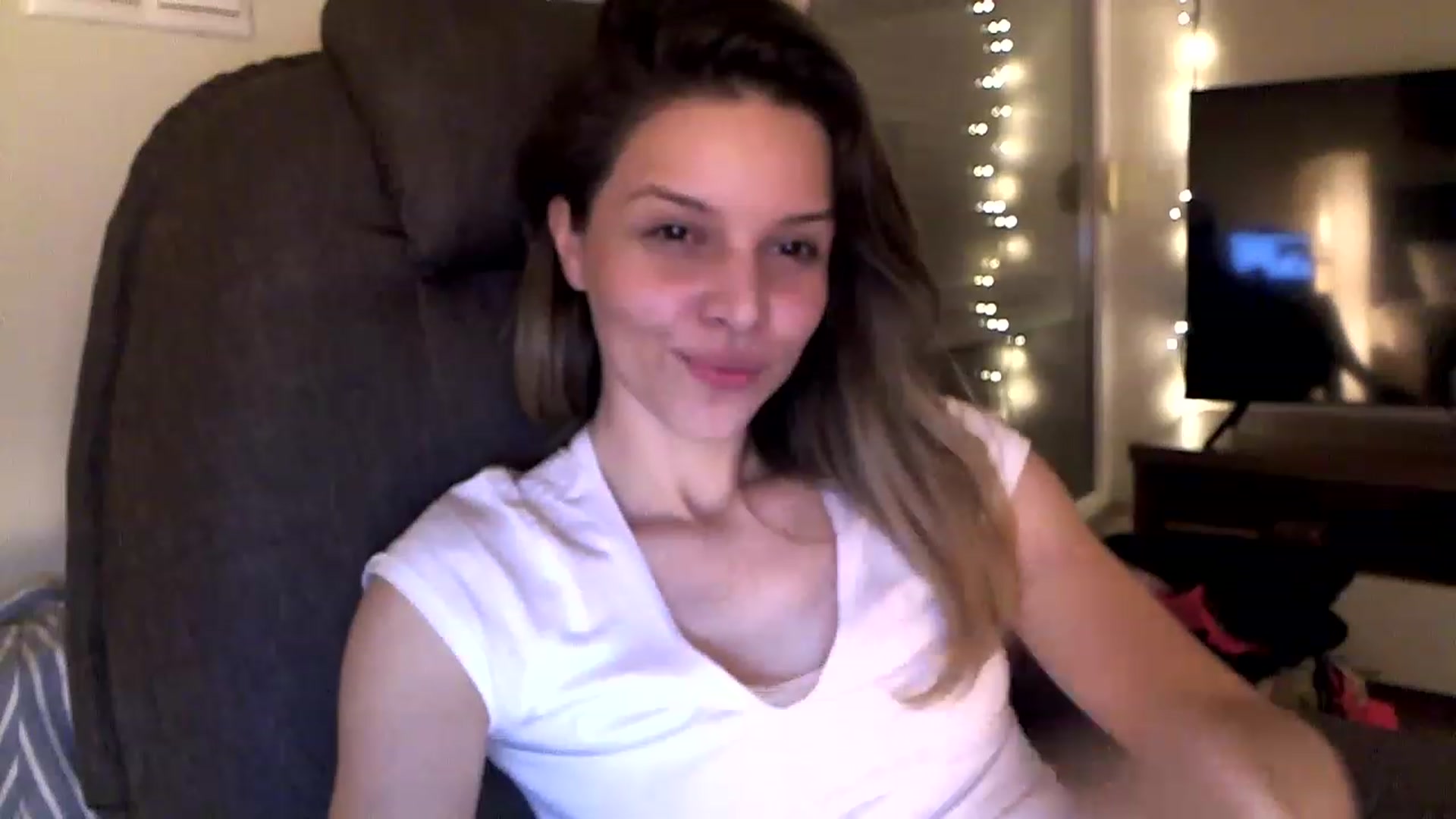 Gallery image thumbnail from Heaven_hot's myfreecams stream on, 12/16/2022, 18:14 image 16 of 20