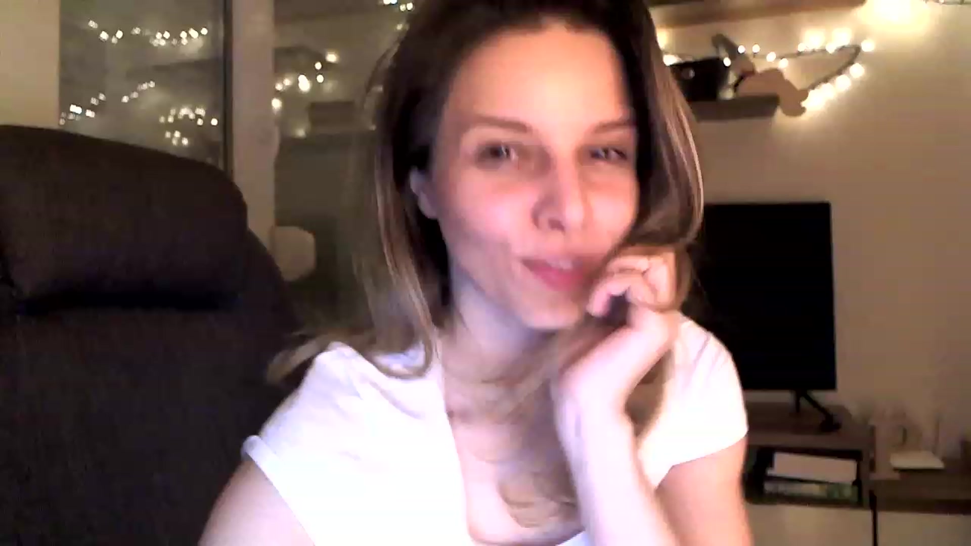 Gallery image thumbnail from Heaven_hot's myfreecams stream on, 12/16/2022, 18:14 image 3 of 20