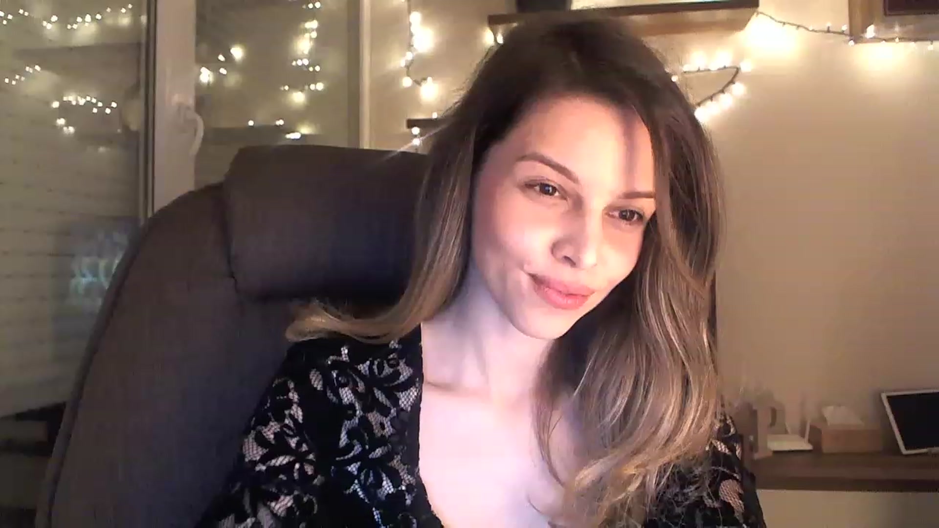Gallery image thumbnail from Heaven_hot's myfreecams stream on, 12/31/2022, 17:23 image 6 of 20
