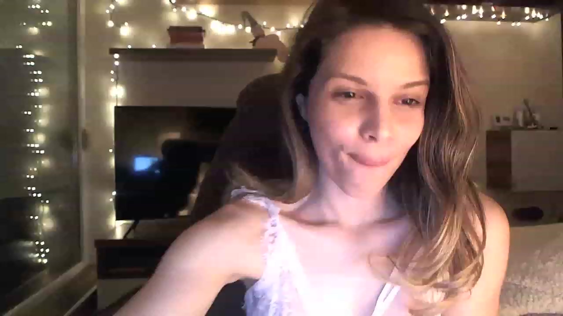 Gallery image thumbnail from Heaven_hot's myfreecams stream on, 01/02/2023, 18:09 image 16 of 20