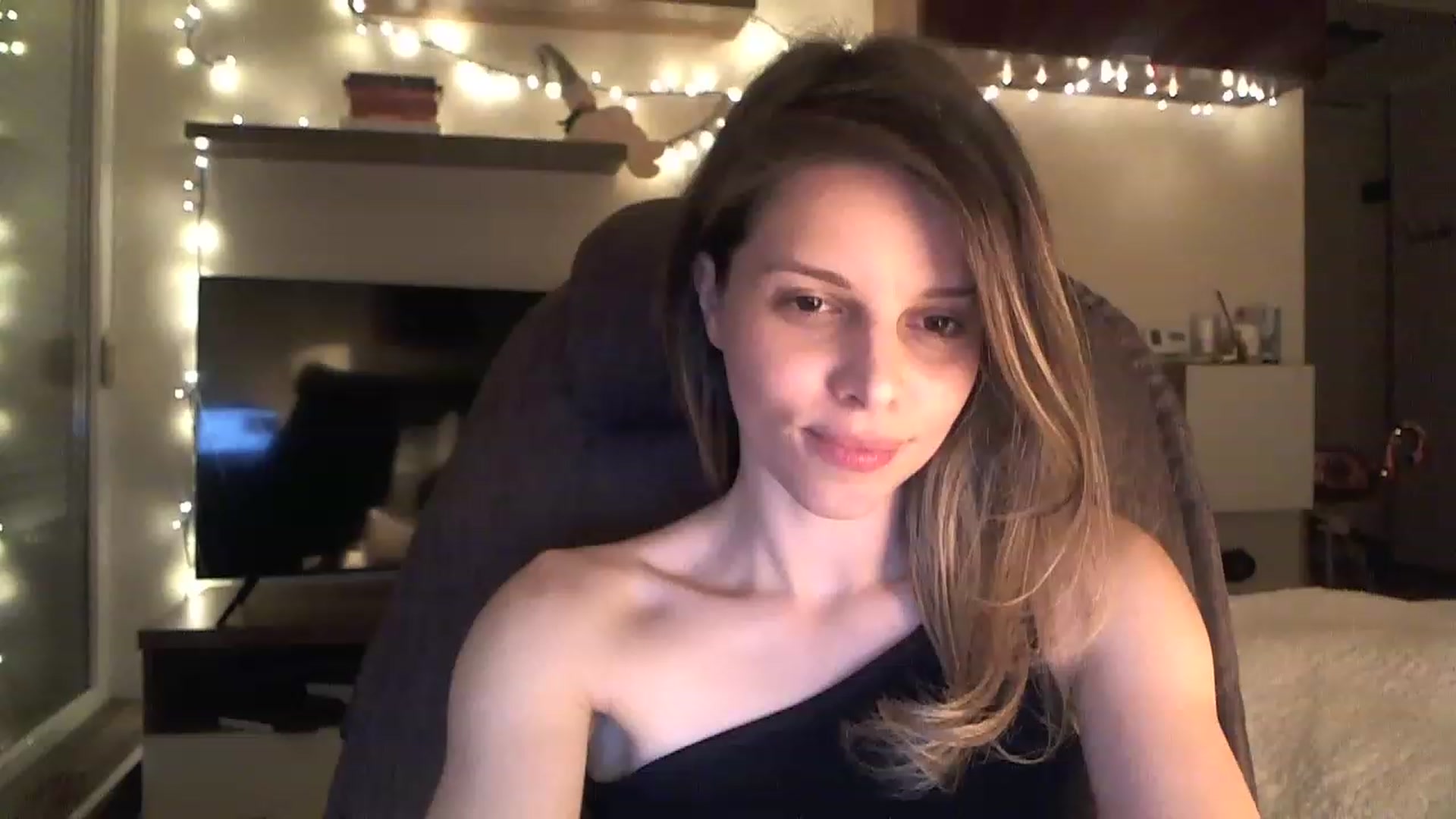 Gallery image thumbnail from Heaven_hot's myfreecams stream on, 01/04/2023, 19:01 image 12 of 20