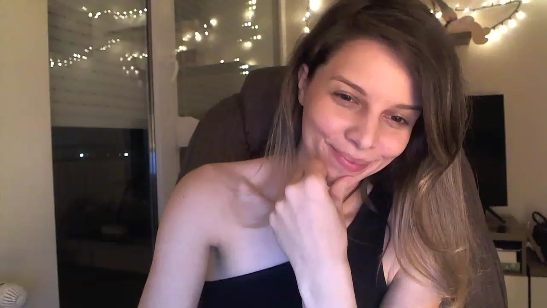 Gallery image thumbnail from Heaven_hot's myfreecams stream on, 01/04/2023, 19:01 image 19 of 20