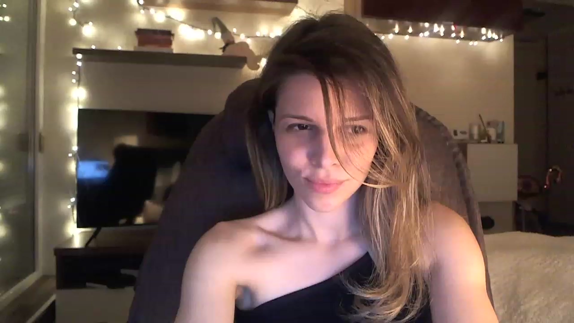 Gallery image thumbnail from Heaven_hot's myfreecams stream on, 01/04/2023, 19:01 image 14 of 20