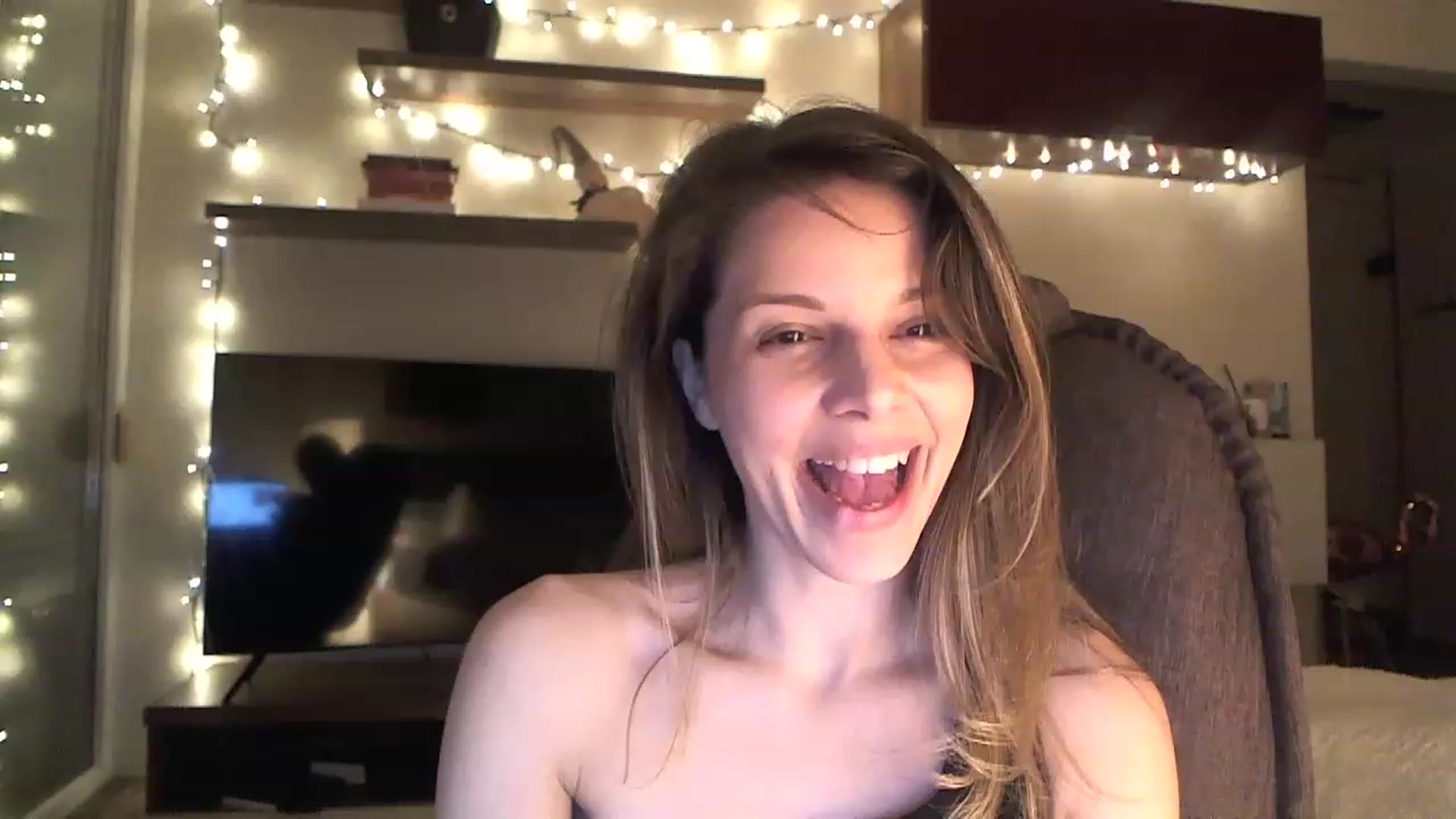 Gallery image thumbnail from Heaven_hot's myfreecams stream on, 01/04/2023, 19:01 image 9 of 20