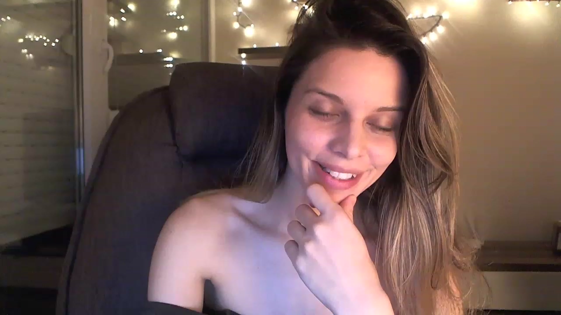 Gallery image thumbnail from Heaven_hot's myfreecams stream on, 01/12/2023, 16:53 image 4 of 20