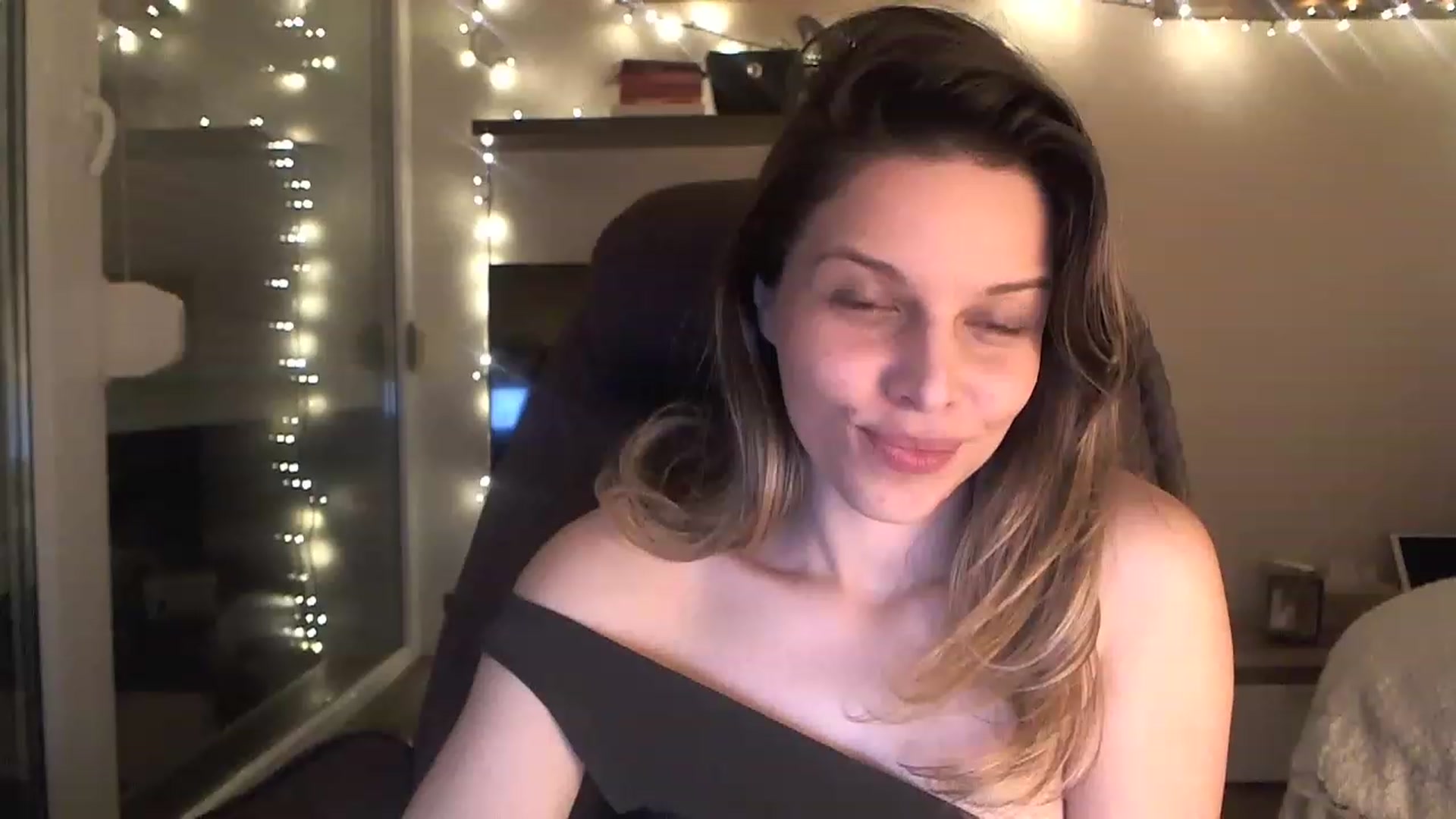 Gallery image thumbnail from Heaven_hot's myfreecams stream on, 01/12/2023, 16:53 image 8 of 20