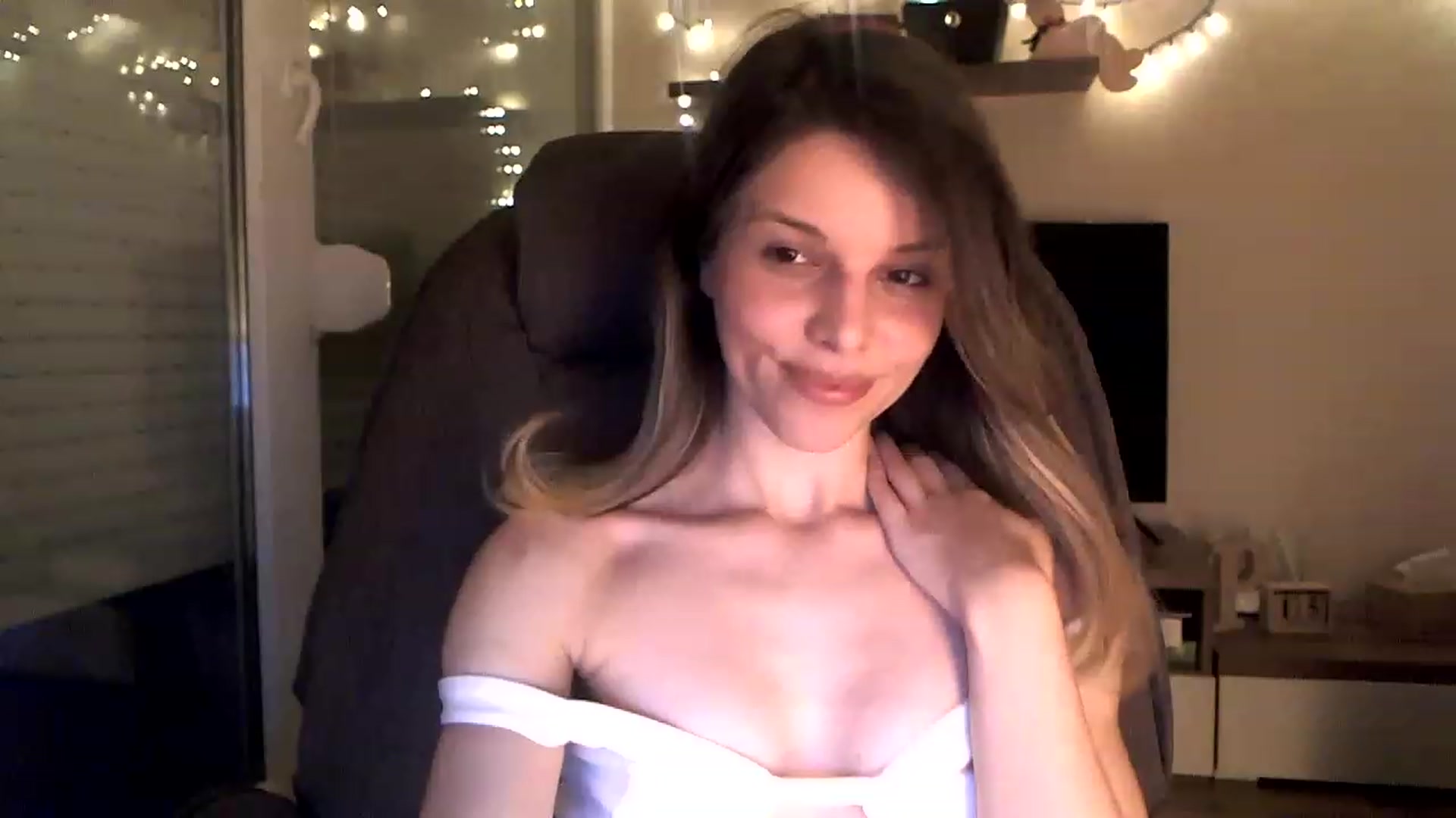 Gallery image thumbnail from Heaven_hot's myfreecams stream on, 01/15/2023, 15:48 image 19 of 20