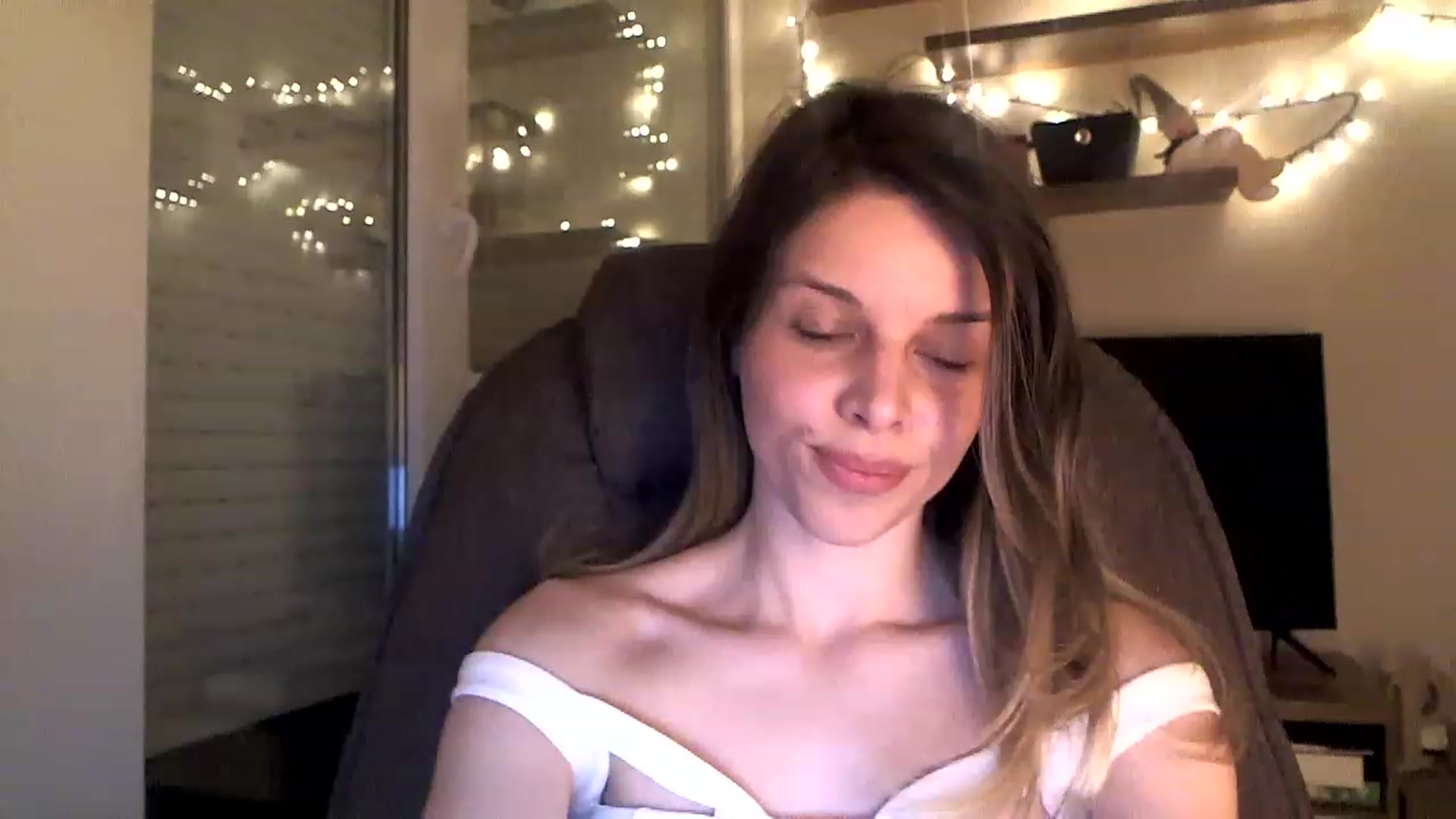 Gallery image thumbnail from Heaven_hot's myfreecams stream on, 01/15/2023, 16:29 image 11 of 20