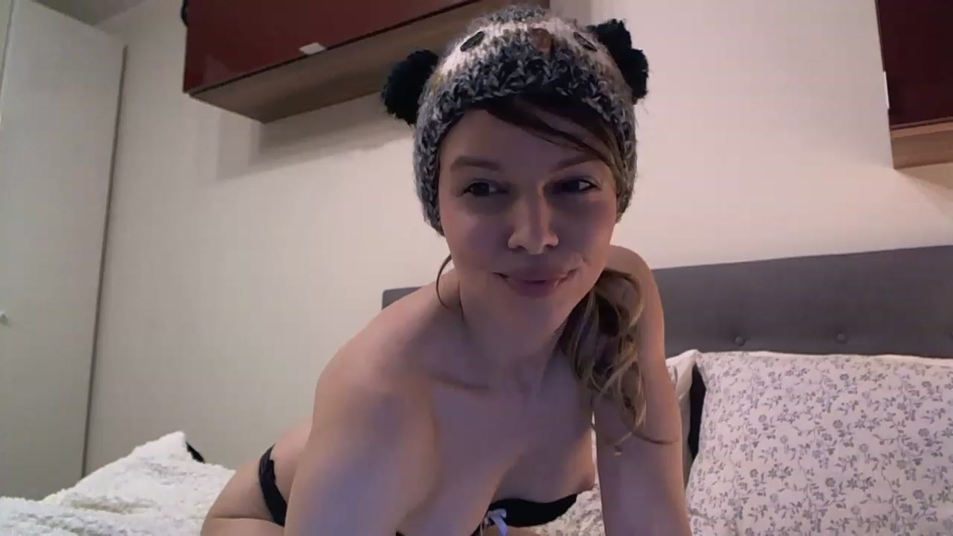 Gallery image thumbnail from Heaven_hot's myfreecams stream on, 02/19/2023, 14:49 image 2 of 20