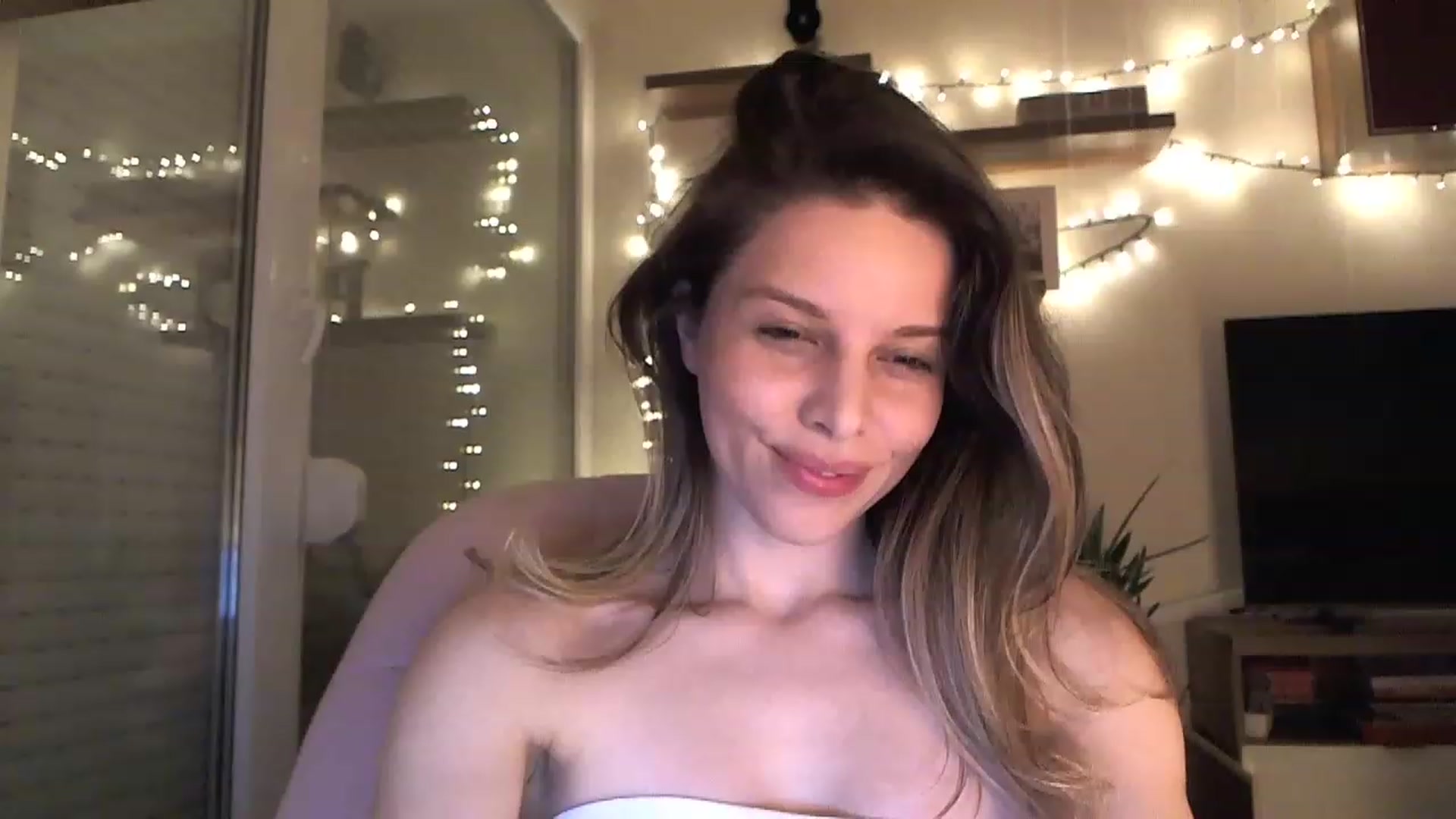 Gallery image thumbnail from Heaven_hot's myfreecams stream on, 03/07/2023, 18:19 image 16 of 20