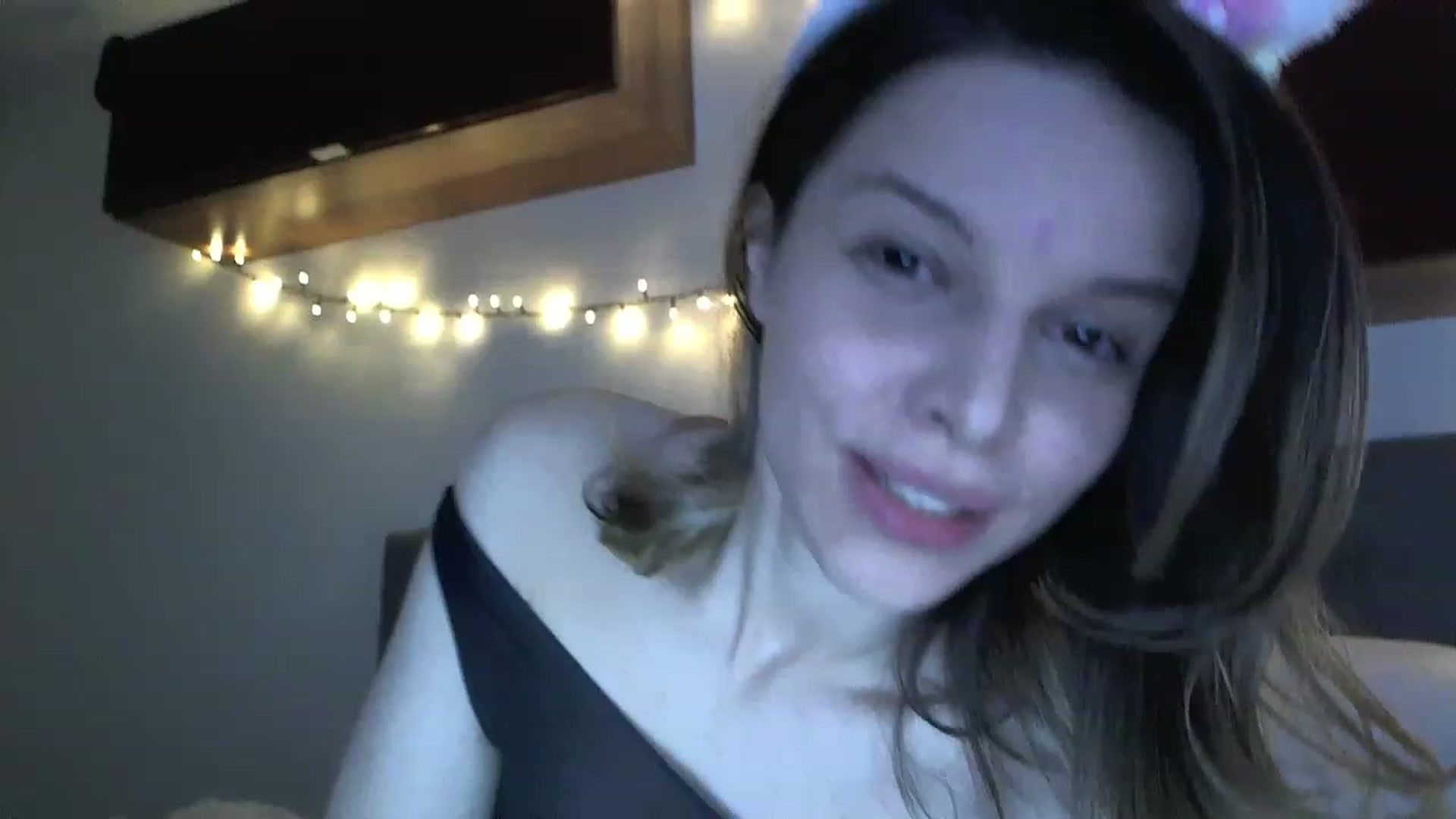 Gallery image thumbnail from Heaven_hot's myfreecams stream on, 04/06/2023, 16:00 image 10 of 20