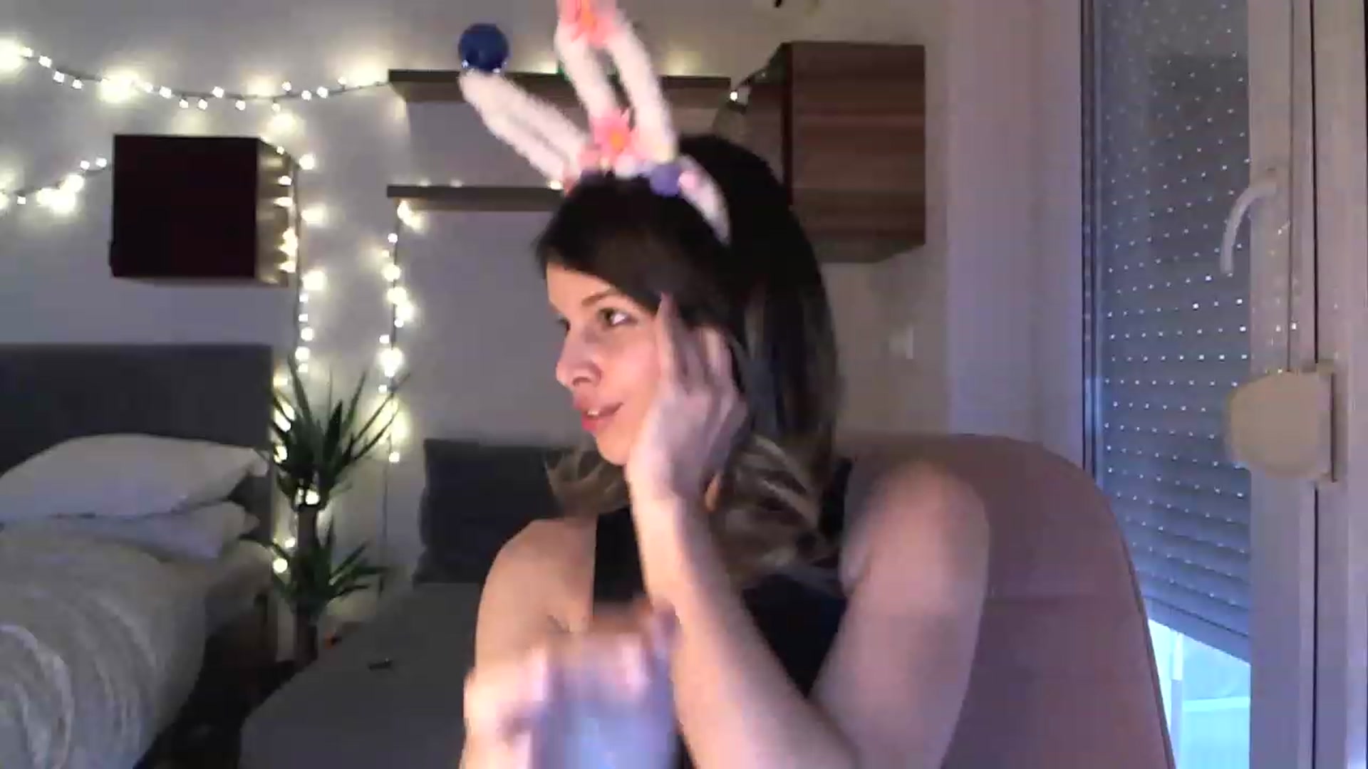 Gallery image thumbnail from Heaven_hot's myfreecams stream on, 04/06/2023, 16:00 image 17 of 20