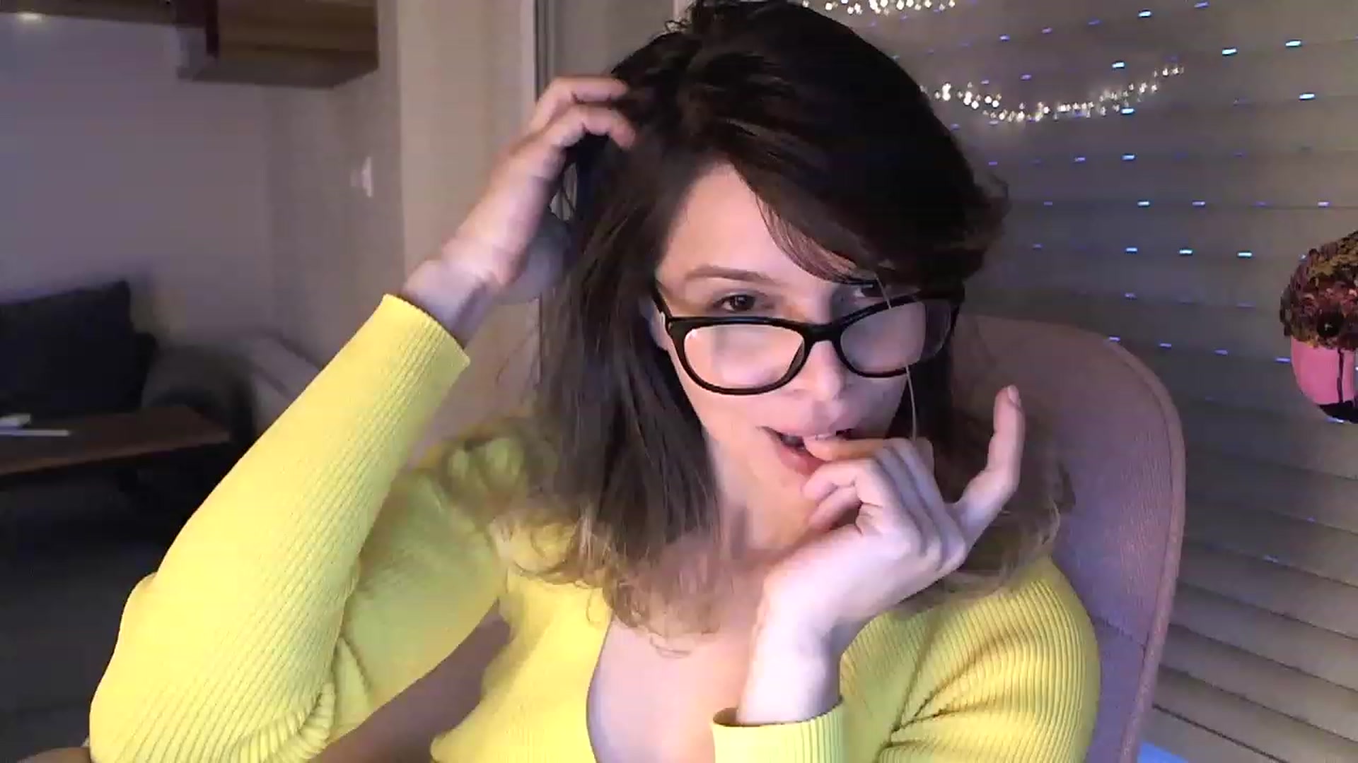 Gallery image thumbnail from Heaven_hot's myfreecams stream on, 04/07/2023, 17:22 image 12 of 20