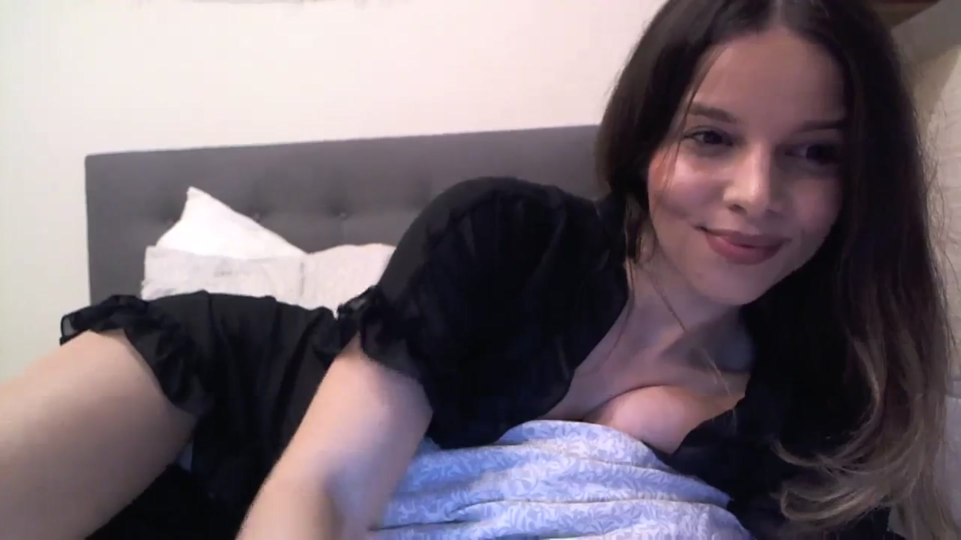 Gallery image thumbnail from Heaven_hot's myfreecams stream on, 12/04/2023, 17:34 image 5 of 20