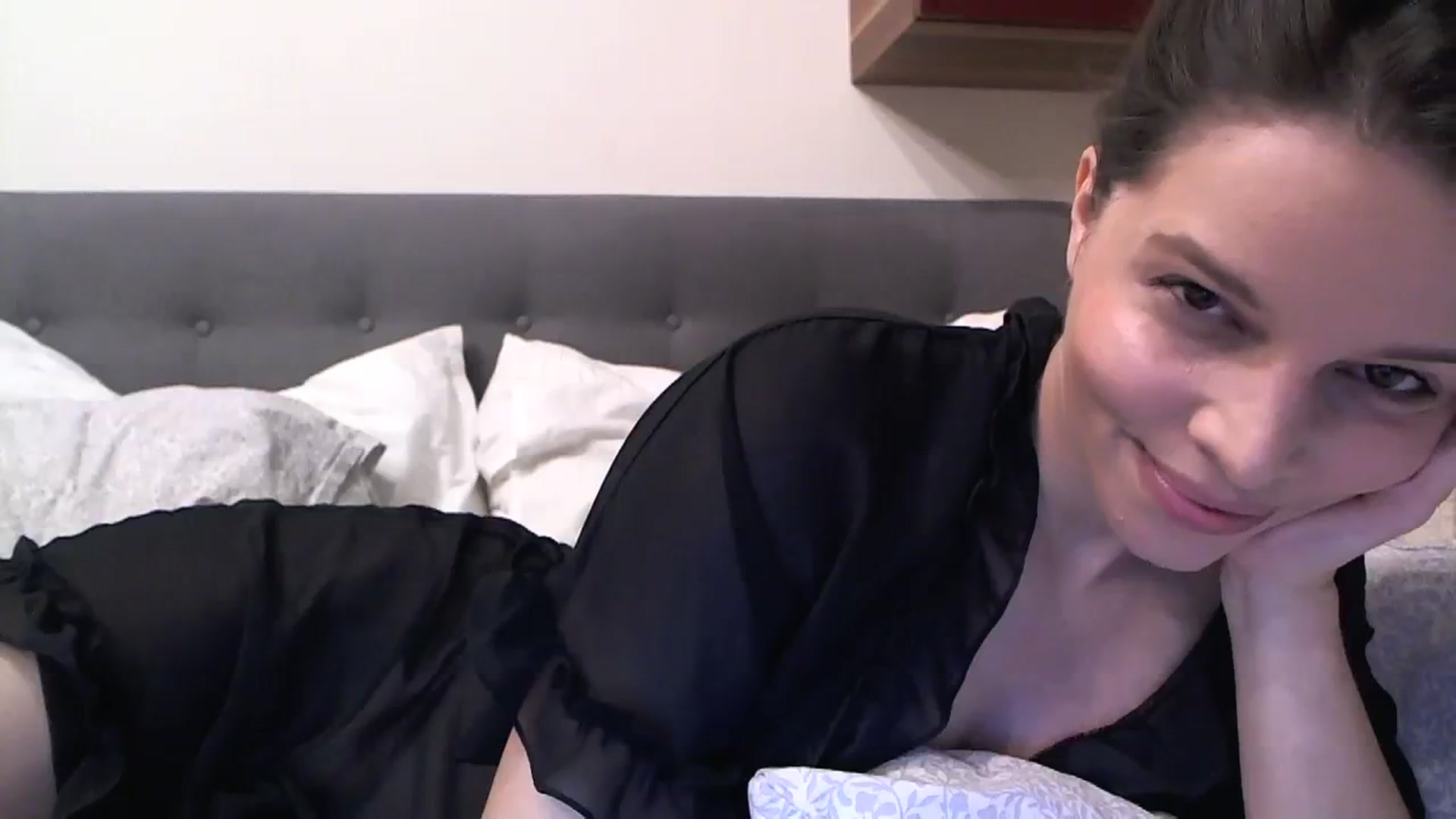 Gallery image thumbnail from Heaven_hot's myfreecams stream on, 12/04/2023, 18:07 image 10 of 20