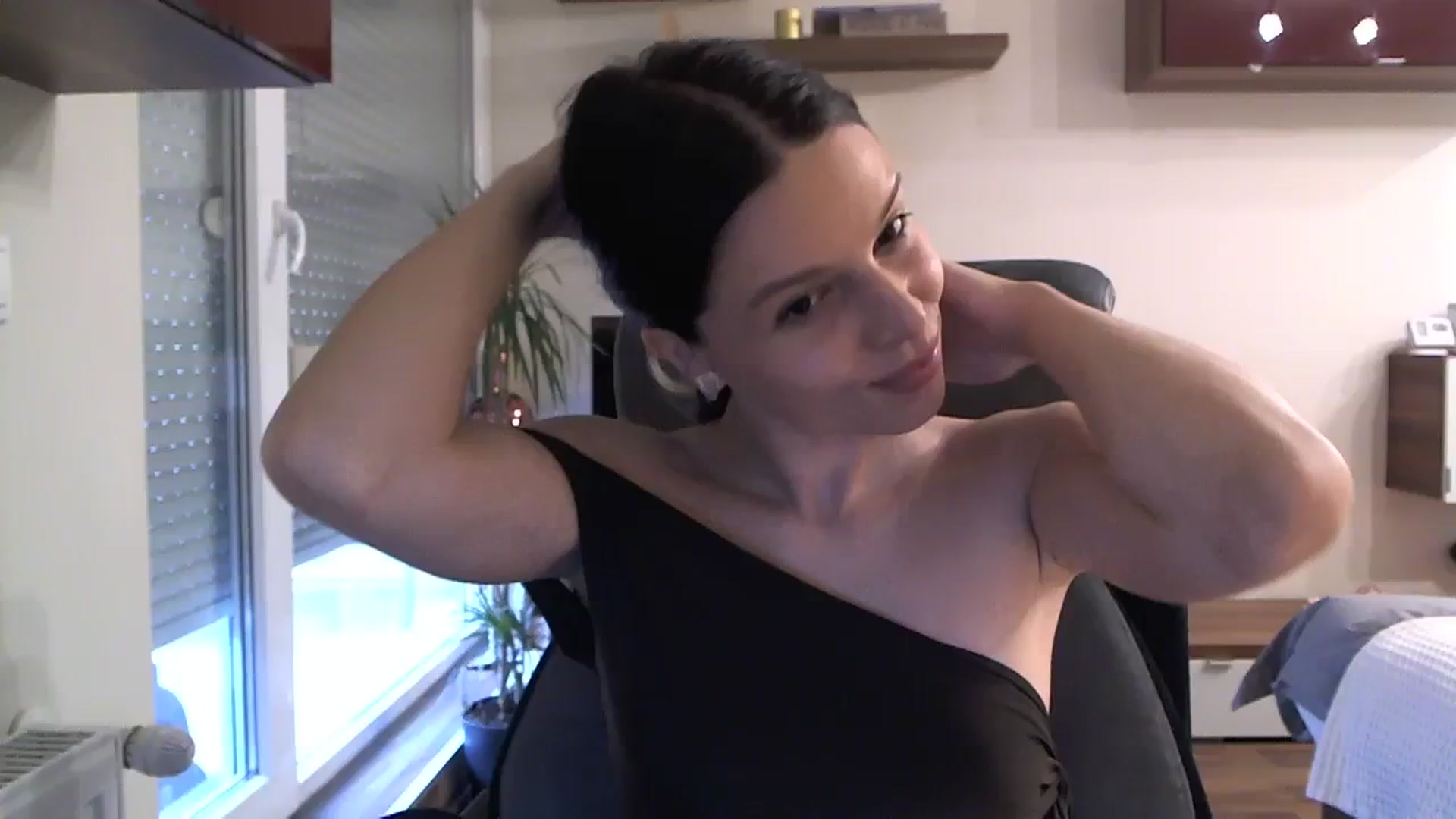 Gallery image thumbnail from Heaven_hot's myfreecams stream on, 12/10/2023, 12:16 image 11 of 20