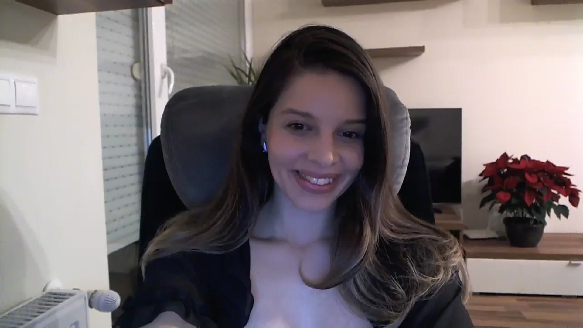 Gallery image thumbnail from Heaven_hot's myfreecams stream on, 12/10/2023, 17:29 image 13 of 20
