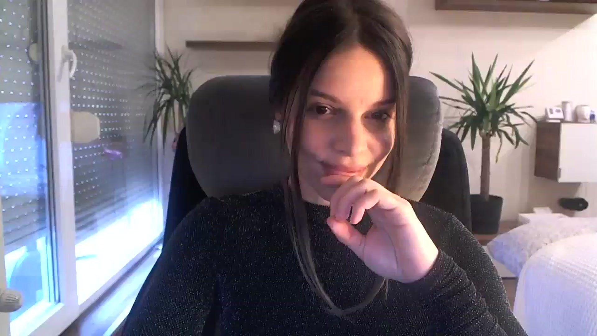 Gallery image thumbnail from Heaven_hot's myfreecams stream on, 12/17/2023, 13:22 image 4 of 20