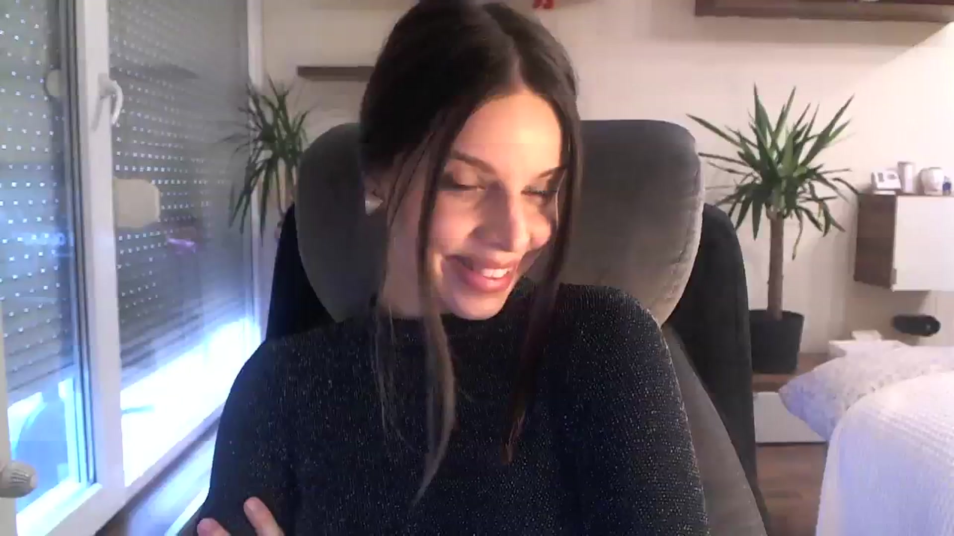Gallery image thumbnail from Heaven_hot's myfreecams stream on, 12/17/2023, 13:22 image 5 of 20