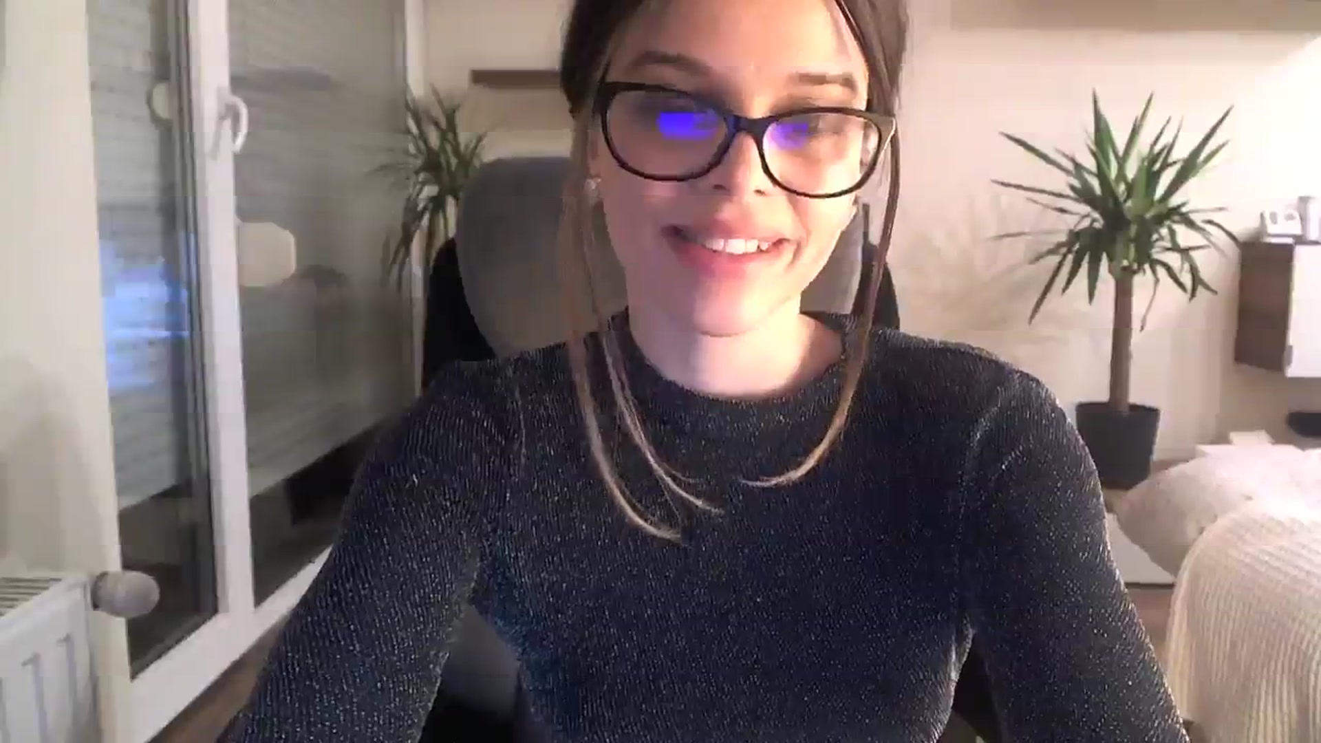 Gallery image thumbnail from Heaven_hot's myfreecams stream on, 12/17/2023, 16:54 image 16 of 20