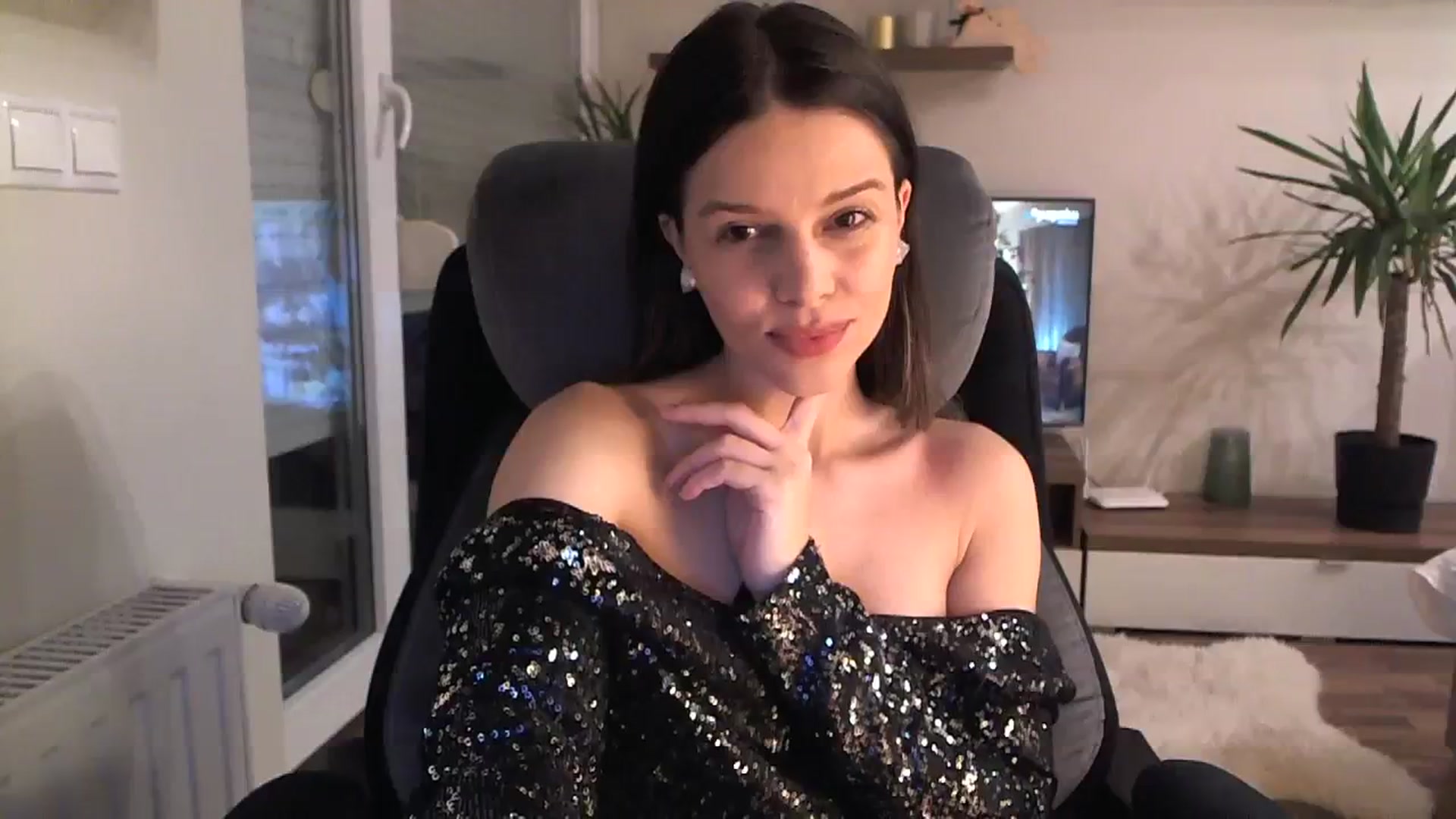 Gallery image thumbnail from Heaven_hot's myfreecams stream on, 12/24/2023, 15:54 image 9 of 20