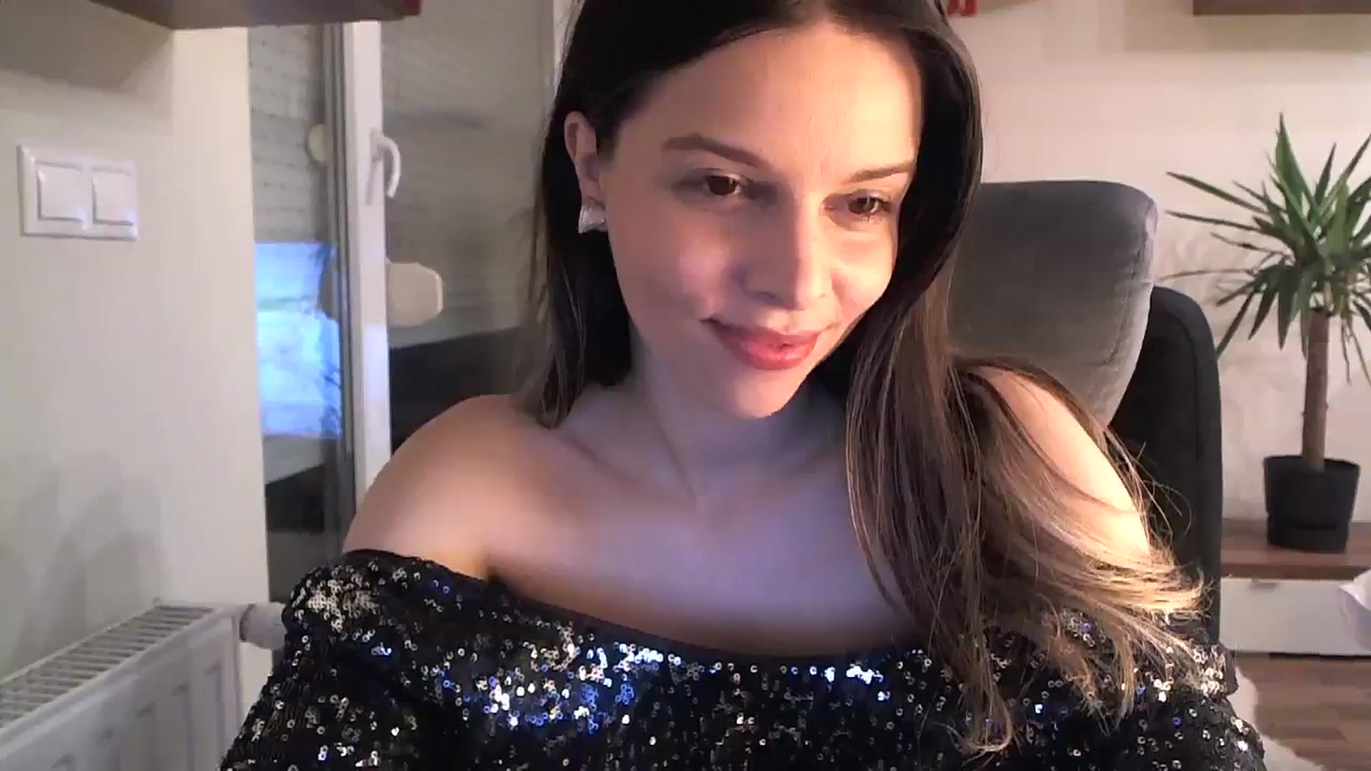 Gallery image thumbnail from Heaven_hot's myfreecams stream on, 12/24/2023, 15:54 image 12 of 20