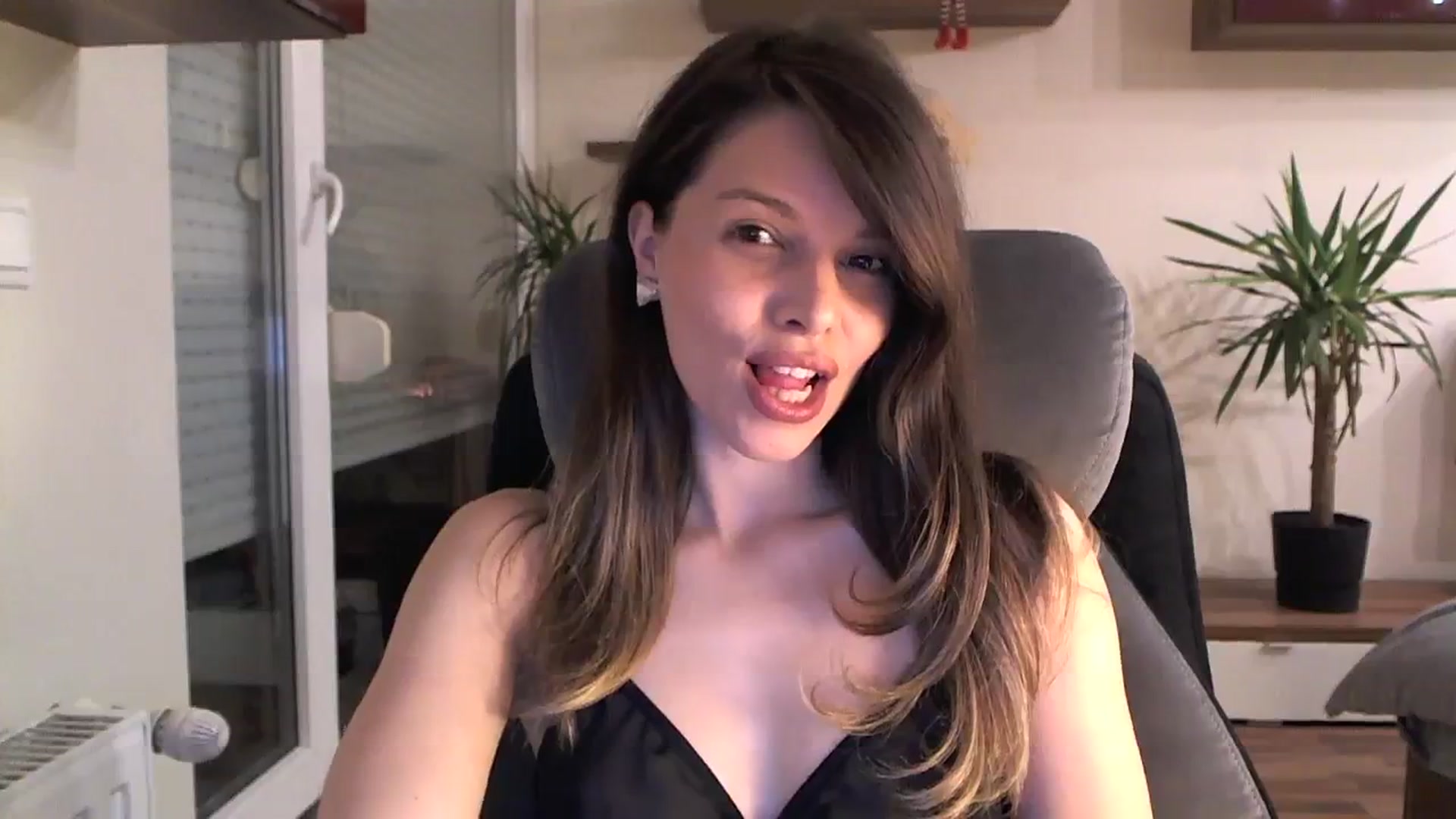 Gallery image thumbnail from Heaven_hot's myfreecams stream on, 01/05/2024, 15:57 image 16 of 20