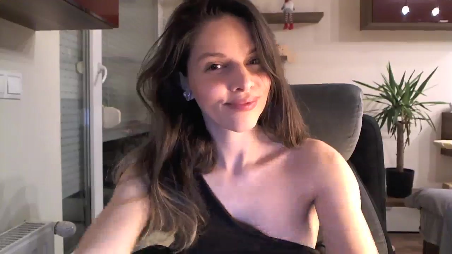 Gallery image thumbnail from Heaven_hot's myfreecams stream on, 01/06/2024, 16:17 image 17 of 20