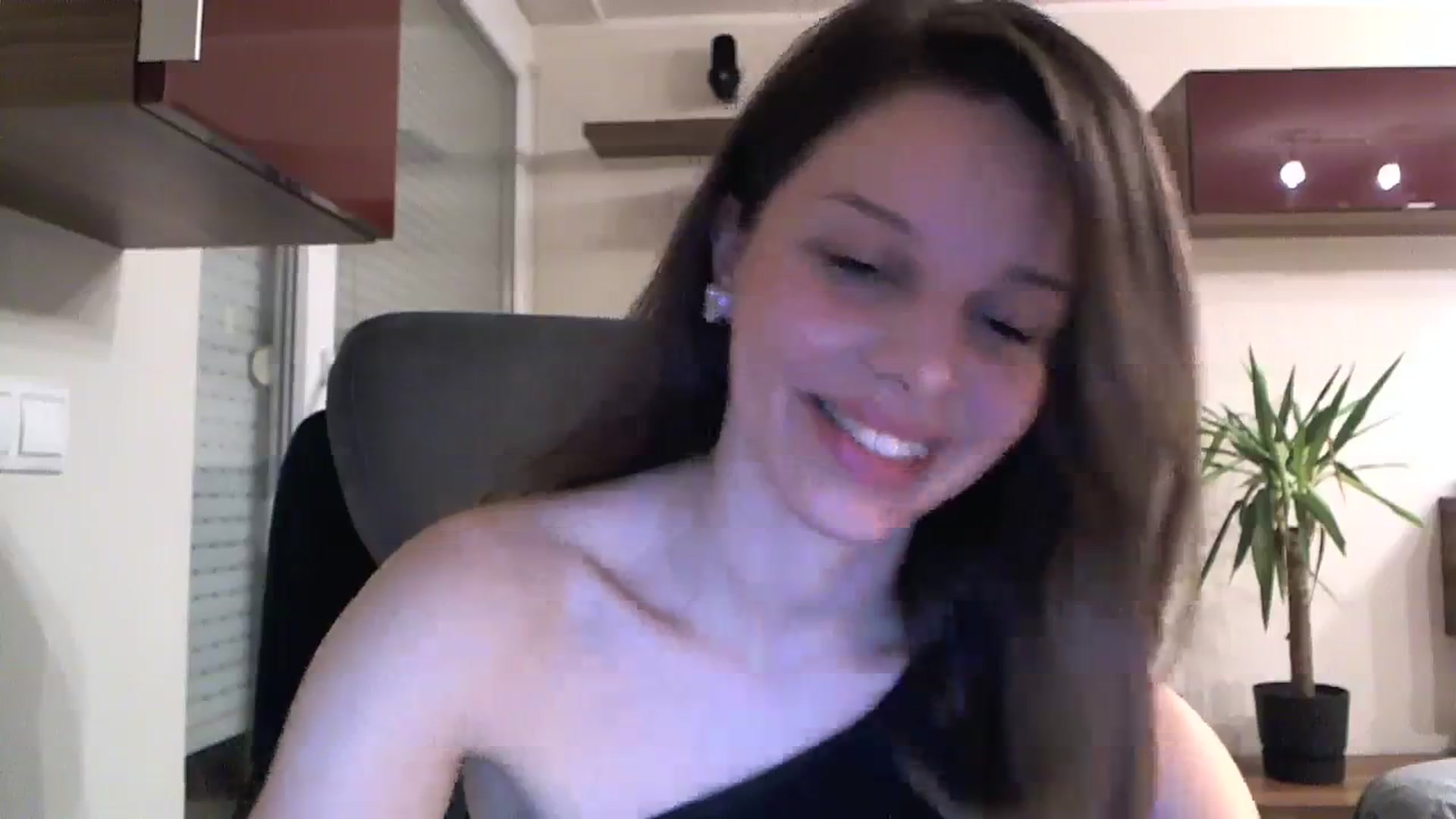 Gallery image thumbnail from Heaven_hot's myfreecams stream on, 01/18/2024, 16:54 image 4 of 20