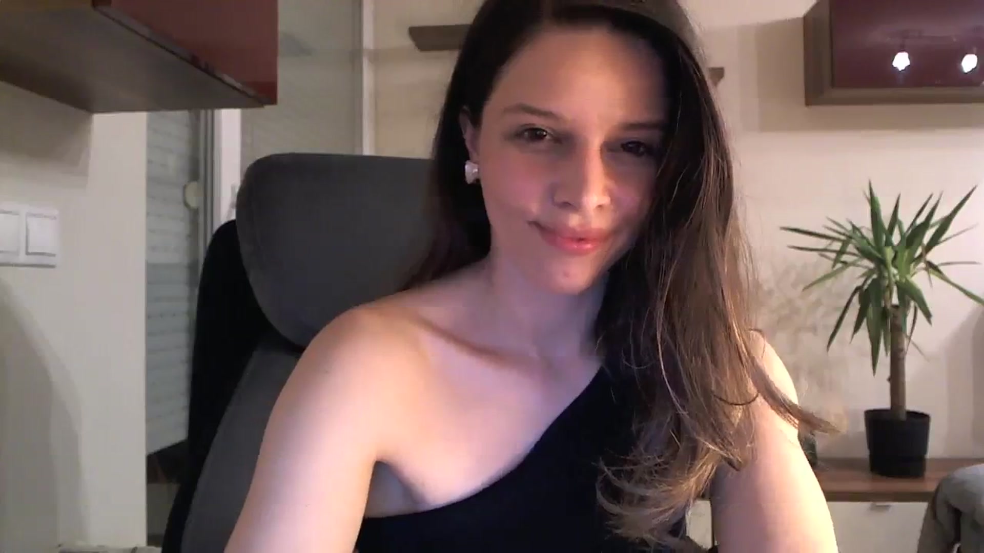 Gallery image thumbnail from Heaven_hot's myfreecams stream on, 01/18/2024, 16:54 image 13 of 20