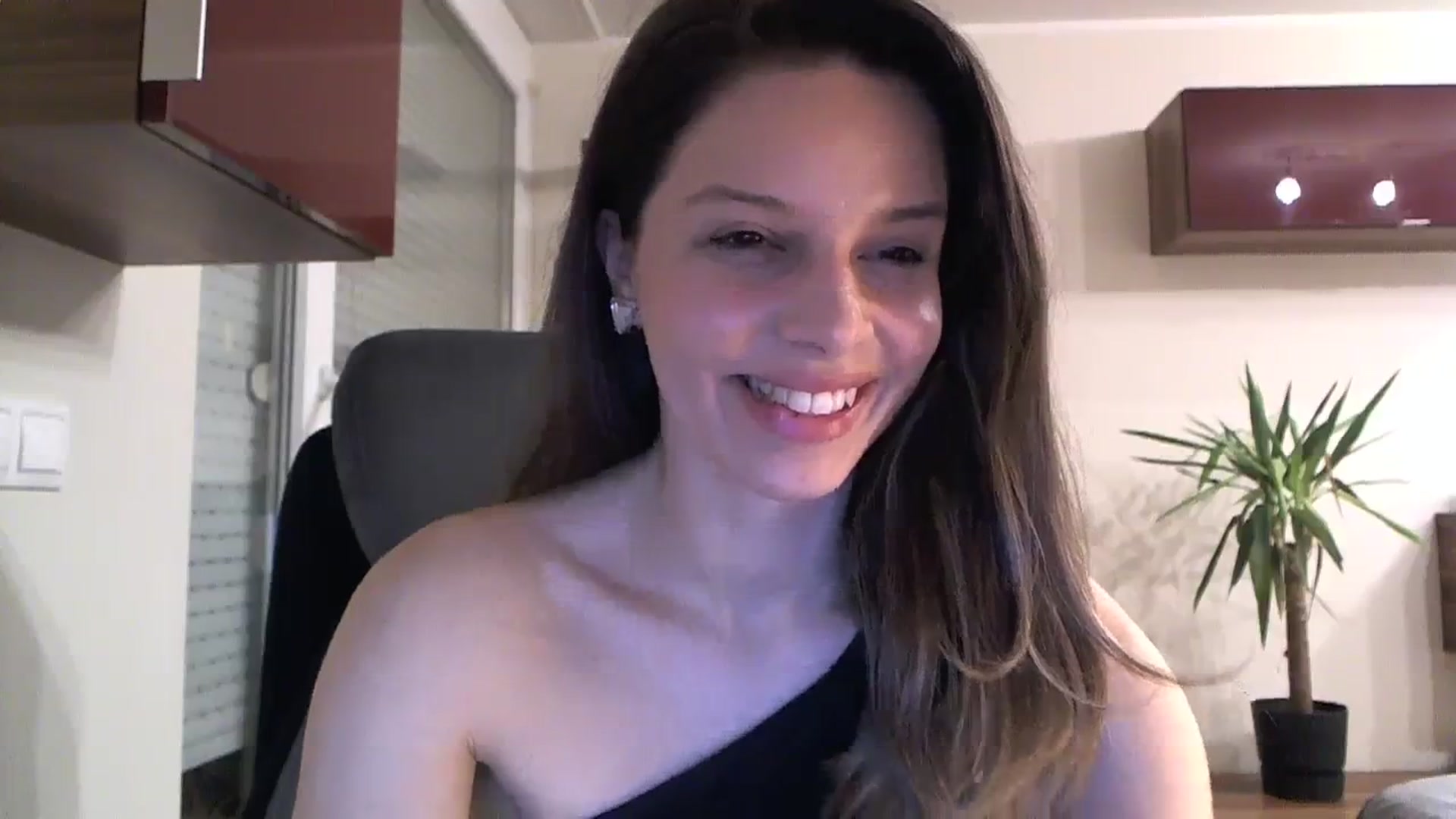 Gallery image thumbnail from Heaven_hot's myfreecams stream on, 01/18/2024, 16:54 image 5 of 20