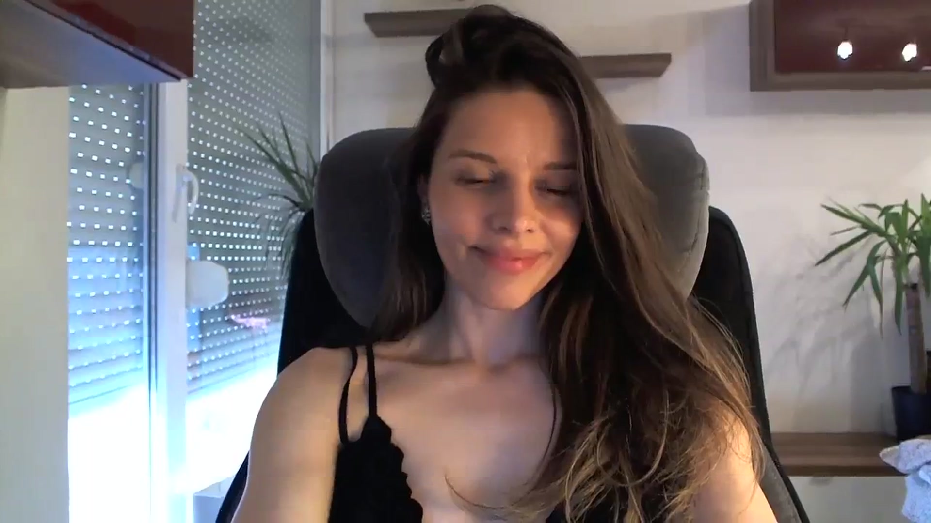 Gallery image thumbnail from Heaven_hot's myfreecams stream on, 04/06/2024, 13:42 image 17 of 20